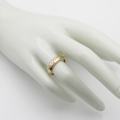 27053080b - Ring mit Zirkonias, GG 585/000, 5 Zirkonias in Schiene eingelassen, RW ca. 53 ...