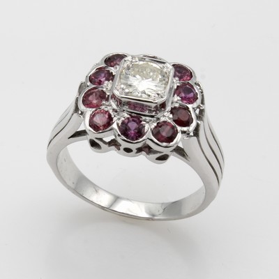 27053082b - Ring mit Brillant und Rubinen, WG 585/000, Brill. ca. 0.60 ct get.Weiß/vs, 10 Rubine ...