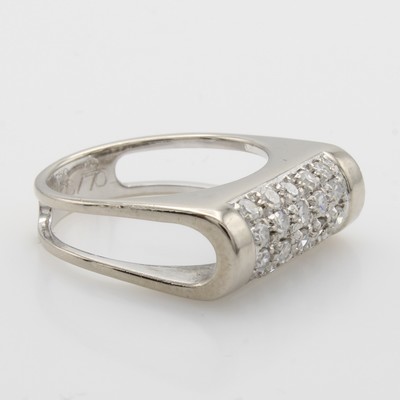 27053083a - Ring mit Diamanten, WG 750/000, 20 Diam. zus. ca. 0.80 ct Weiß/si, seitl. offen gearb., ...