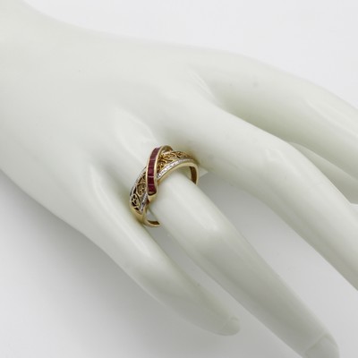 27053085c - Ring mit Rubinen und Diamanten, GG 375/000, Rubincarrées zus. ca, 0.30 ct, Diam. zus. ...