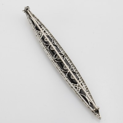 27053091a - Art Deco Brosche mit Onyx und Diamanten, Platin 950/000, navettef. Onyx, Diam. zus. ...