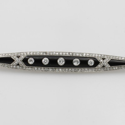 27053091b - Art Deco Brosche mit Onyx und Diamanten, Platin 950/000, navettef. Onyx, Diam. zus. ...