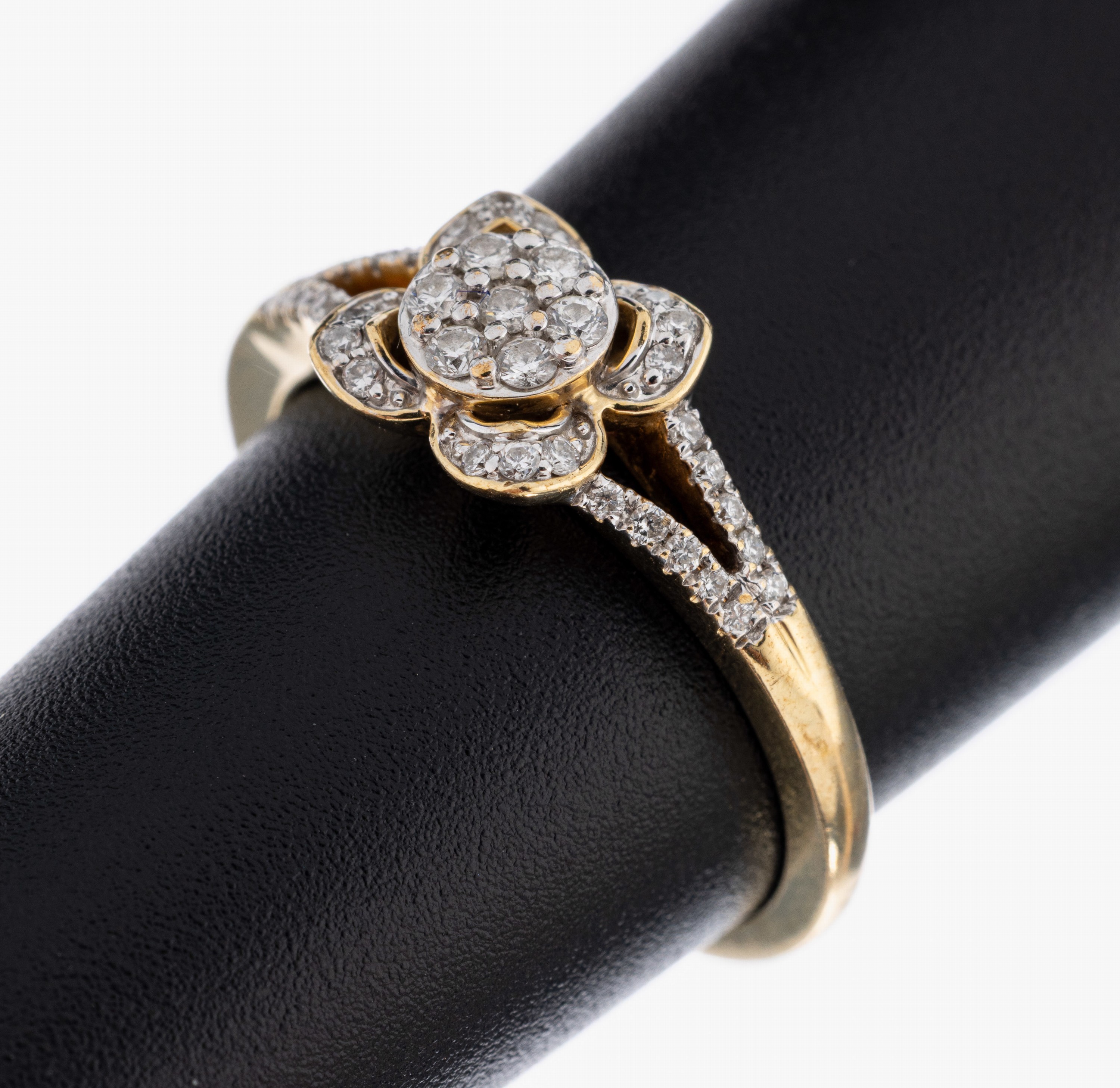 Image 27053143 - 14 kt Gold Brillant-Ring, GG 585/000, blütenf. Ringkopf, zweigeteilte Ringschultern,39 ...