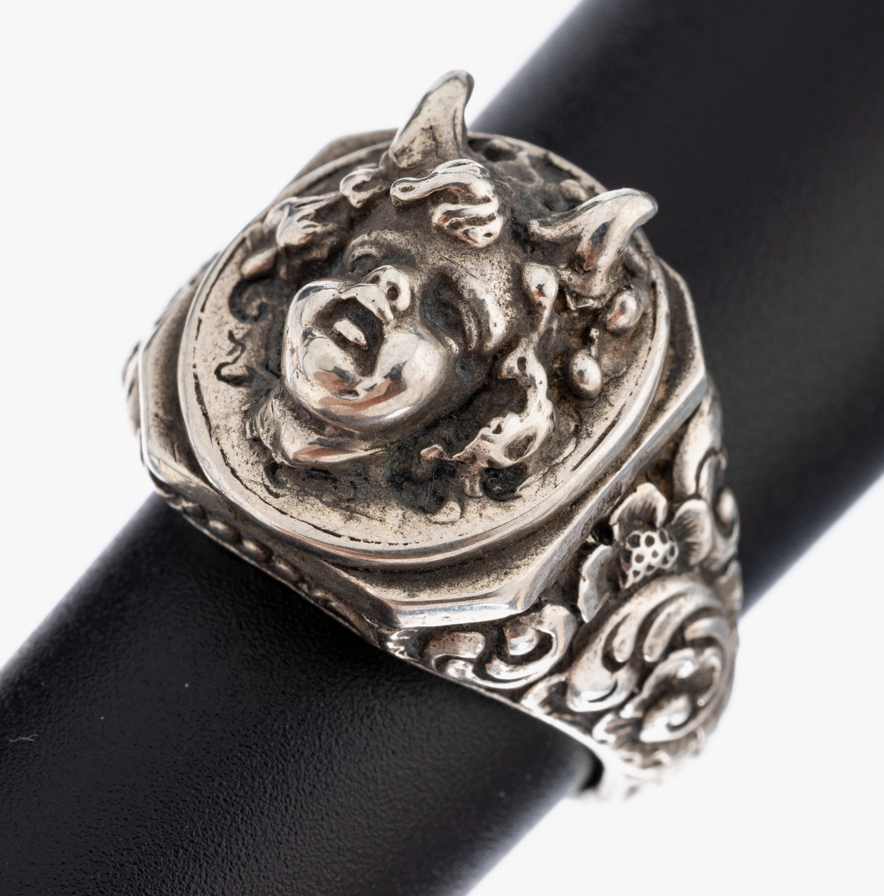 Image 27053148 - Ausgefallener Ring, 925er Silber, ovaler Ringkopf mit plastischer Darstellung eines ...