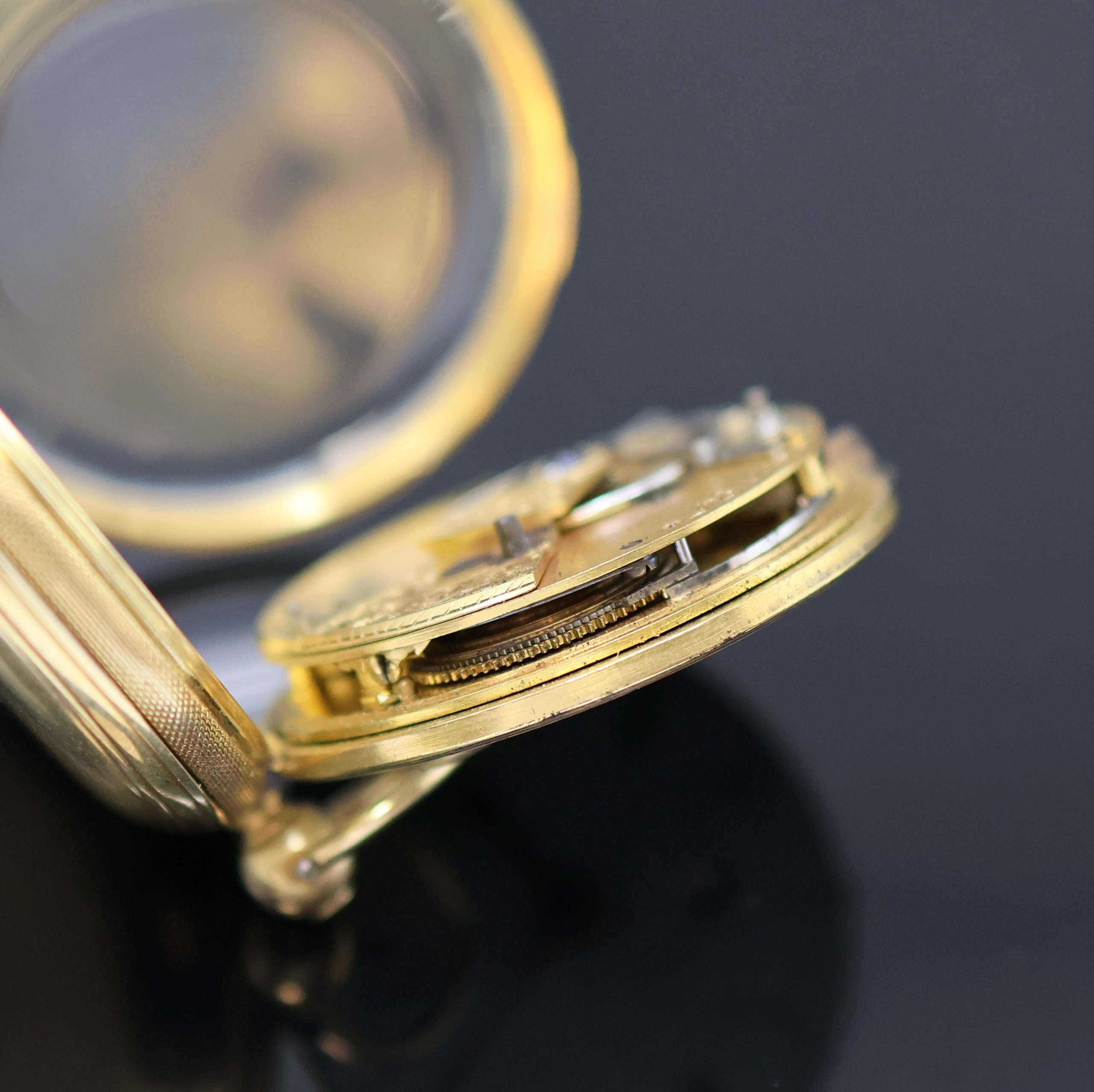 Detail g: Offene GG 750/000 Spitzzahnanker- Herrentaschenuhr Nr. 4716, Hallmark London 1837, guill. Geh. ber., guill. Rand, Emailzifferbl. riss., kl. Sek. bei ...