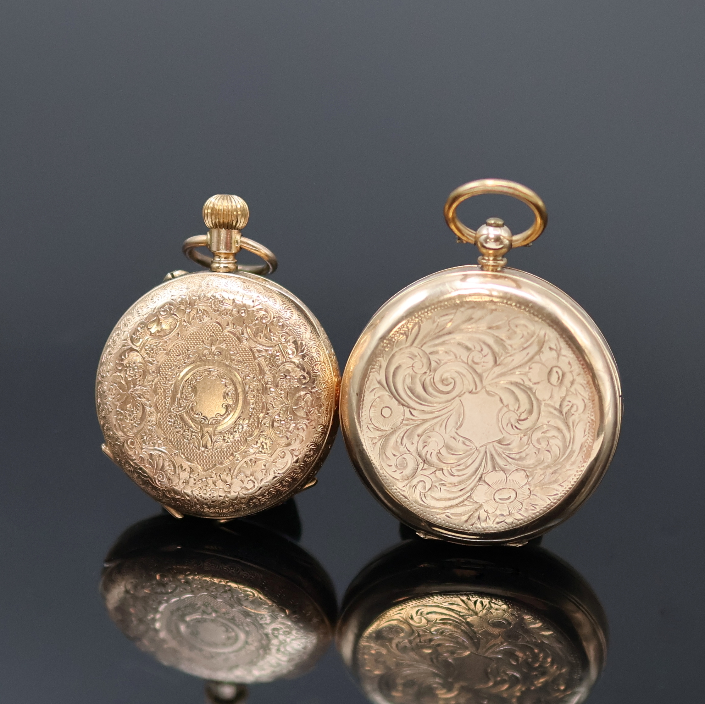 Detail a: 2 offene Zylindertaschenuhren in RG 585/000 und 375/000, um 1880, 1 x Schlüssel- und 1 x Kronenaufzug, vollgrav. Geh. dell., verg. Metallcuv., gold. ...