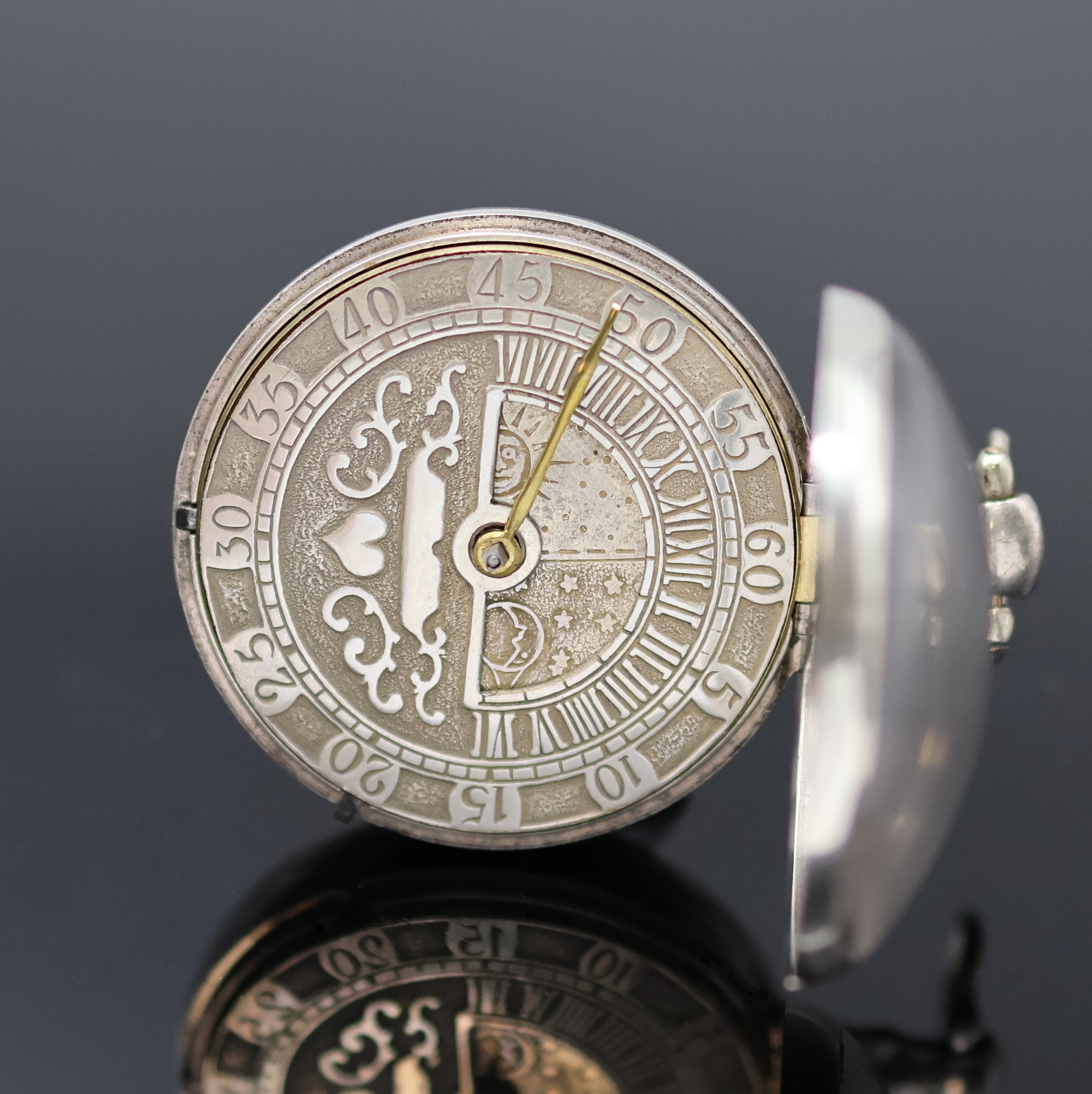 Detail b: Schwere Sterlingsilber-Spindeltaschenuhr mit Tag/Nacht-Anzeige als Stundenzeiger, Hallmark London 1820, glattes Geh. und Übergeh. dell./Rep., ...