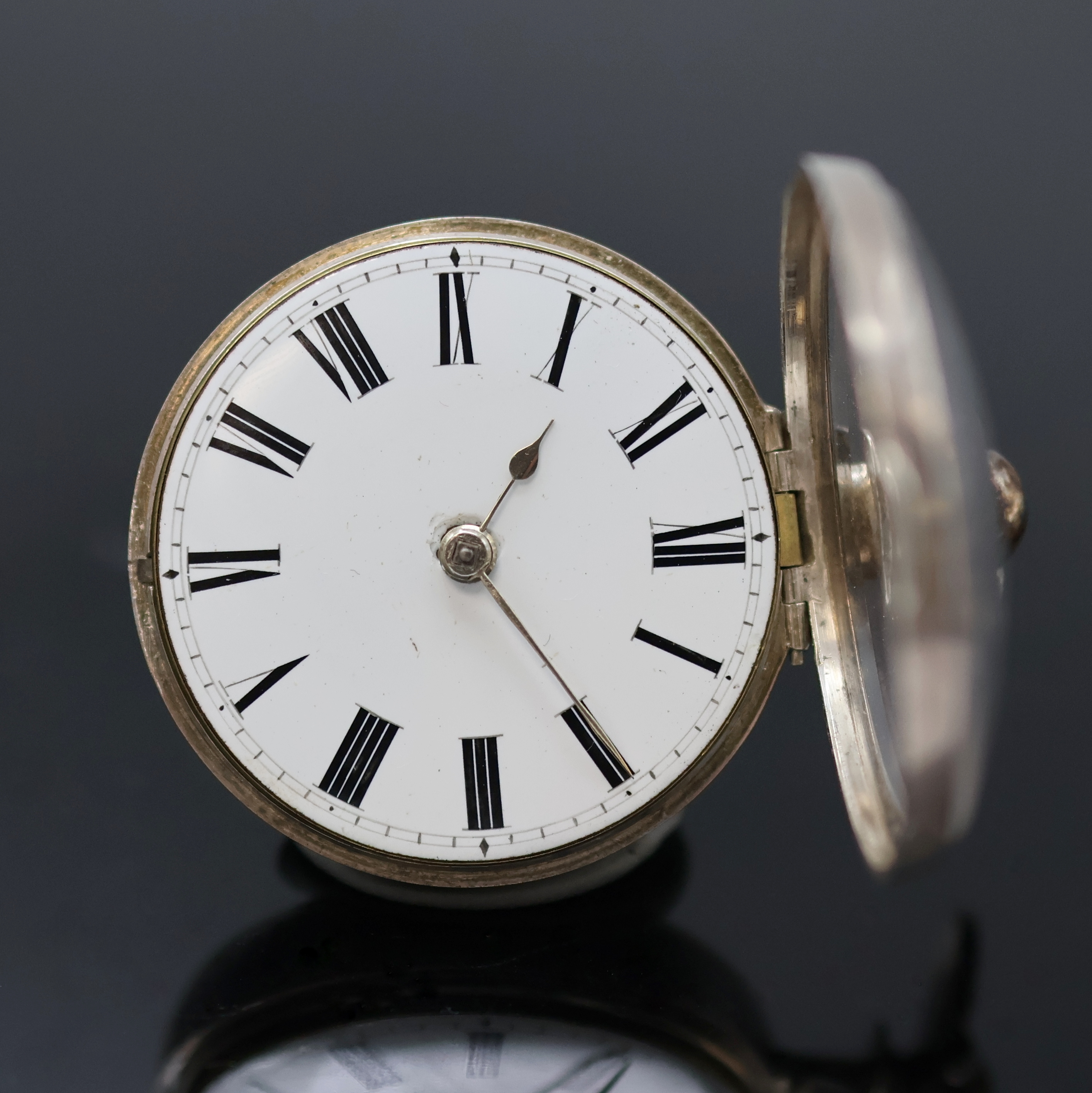Detail c: Spindeltaschenuhr im Sterlingsilber- Doppelgehäuse Nr. 11082, Hallmark Birmingham 1840, glatte Geh. dell., Emailzifferbl. m. fetten röm. Zahlen ...