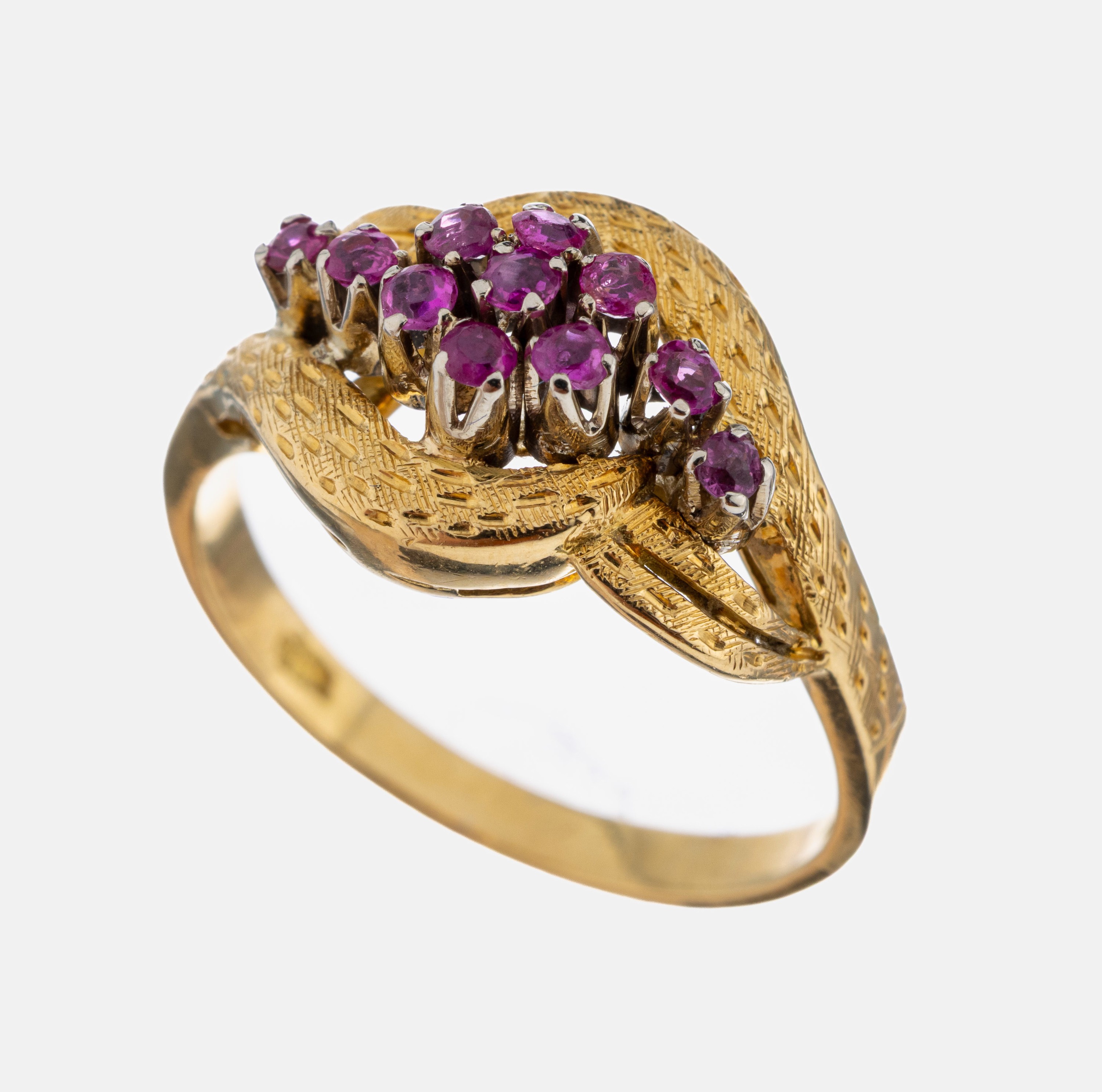 Image 27053401 - 18 kt Gold Rubin-Ring, 1960er Jahre, GG/WG 750/000, Oberfläche part. strukt., 11 kl. ...