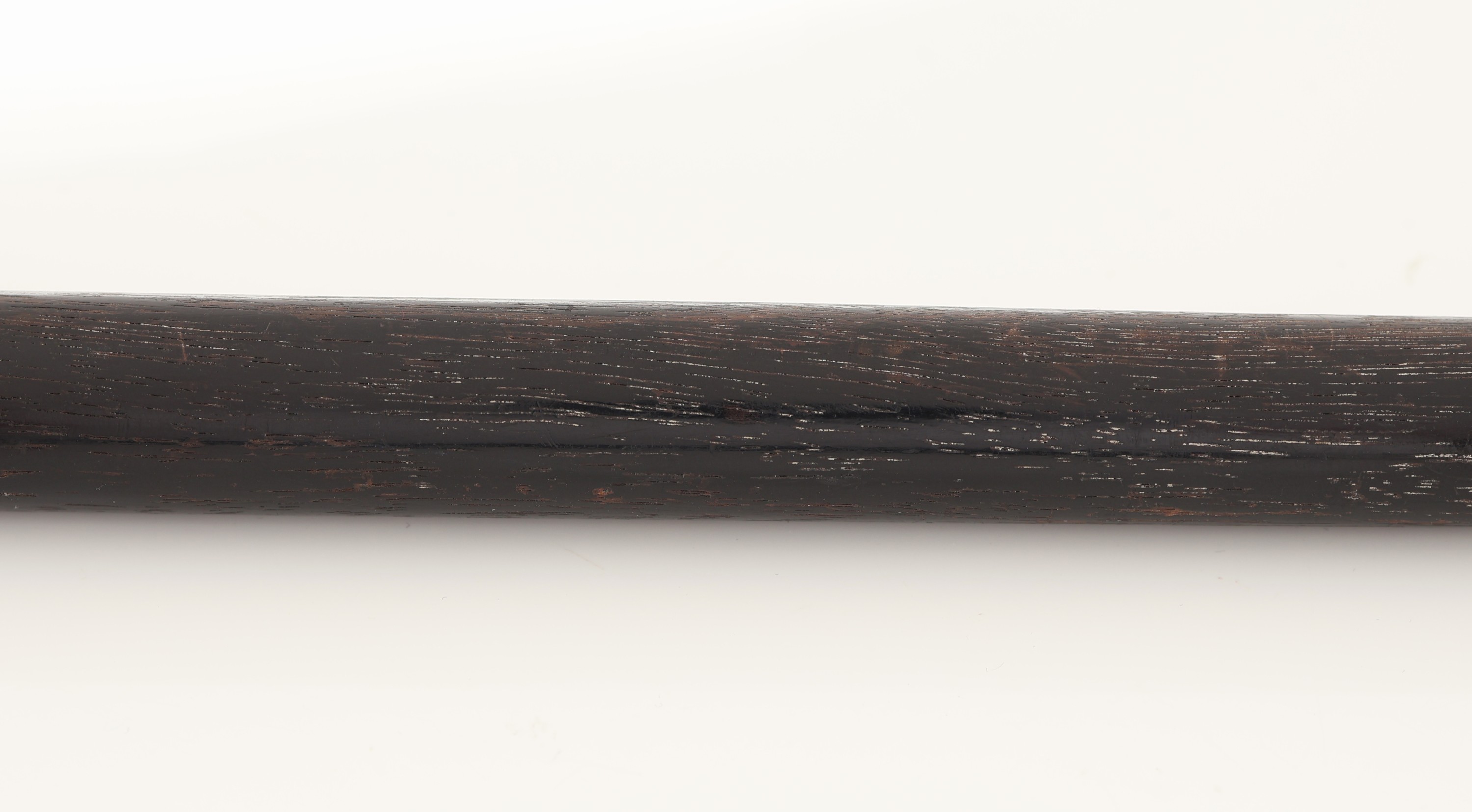 Detail b: Spazierstock mit Silberknauf, um 1900, 800er Silber, deutsch, Knauf plastischer Löwenkopf, Augen Glascabochons, Schaft aus ebonisiertem Holz, ...