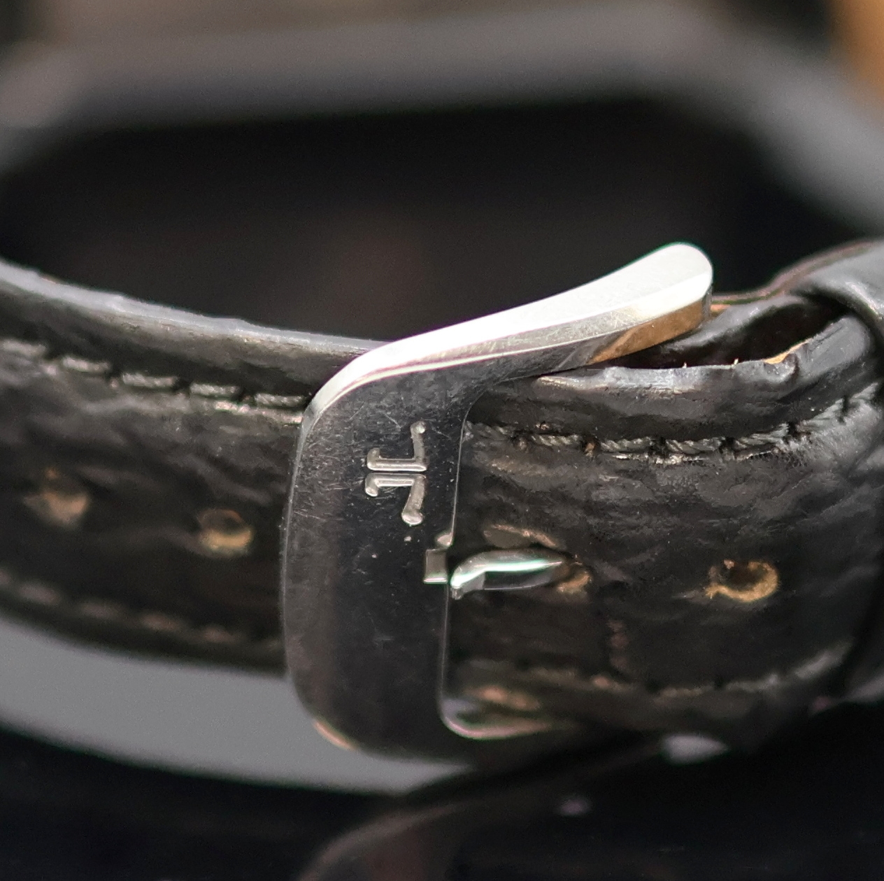 Detail e: Jaeger-LeCoultre Reverso Damenarmbanduhr Referenz 251.8.86, Handaufzug, Schweiz um 1995, um 180 Grad drehbares Wendegehäuse inkl. Lederband m. orig. ...