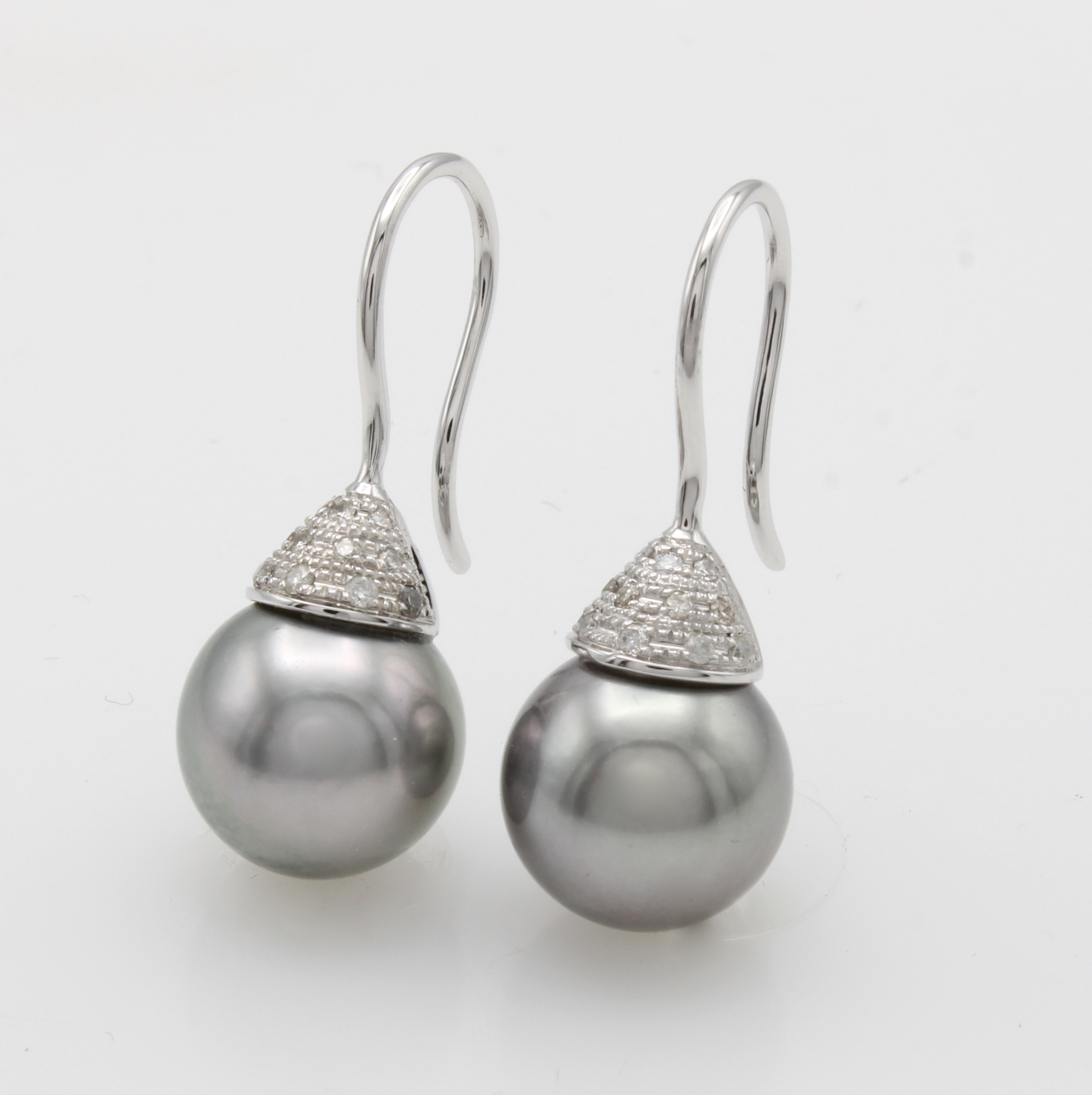 Image 27054061 - Paar Ohrhaken mit Tahitiperlen und Diamanten, WG 585/000, Diam. zus. ca. 0.15 ct ...