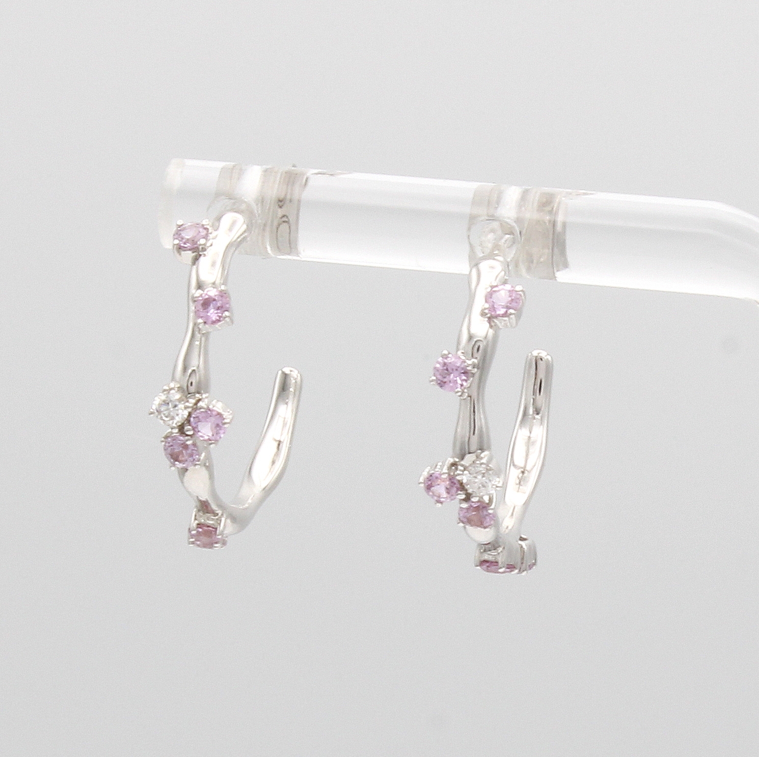 Image 27054063 - Paar Halbcreolen mit pinkf. Saphiren und Brillanten, WG 750/000, Brill. zus. ca. 0.06ct ...