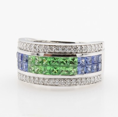 27054068a - Ring mit Tsavoriten, Saphiren und Brillanten, WG 750/000, 12 Tsavoritcarrées zus. ca. ...
