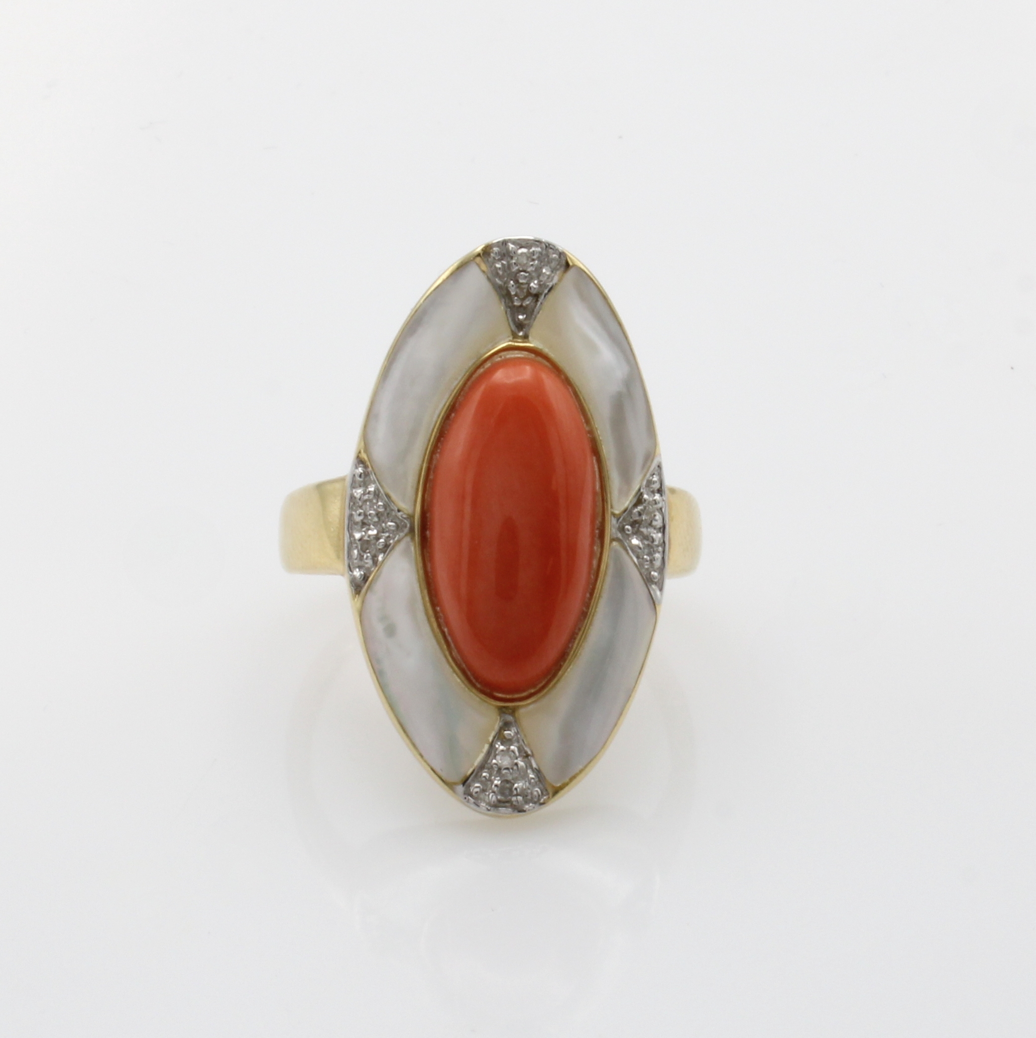 Image 27054243 - Ring mit Koralle, Perlmutt und Diamanten, GG585/000, ovale Form, Diam. zus. ca. 0,04 ct ...