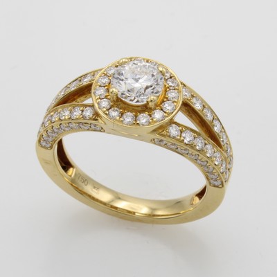 27054240a - Ring mit Brillanten, GG 750/000, Mittel- stein ca. 0.70 ct hochfeines Weiß(E)/si2, ...