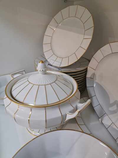 27054481c - Speiseservice für 12 Personen, Form Greque, Fürstenberg, 20. Jh., Porzellan, reiche ...