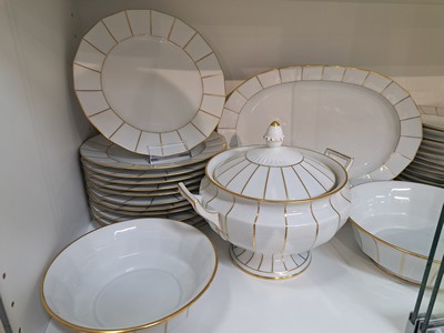 27054481d - Speiseservice für 12 Personen, Form Greque, Fürstenberg, 20. Jh., Porzellan, reiche ...