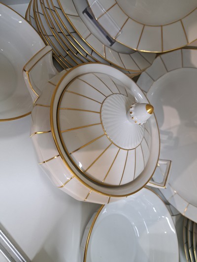 27054481f - Speiseservice für 12 Personen, Form Greque, Fürstenberg, 20. Jh., Porzellan, reiche ...