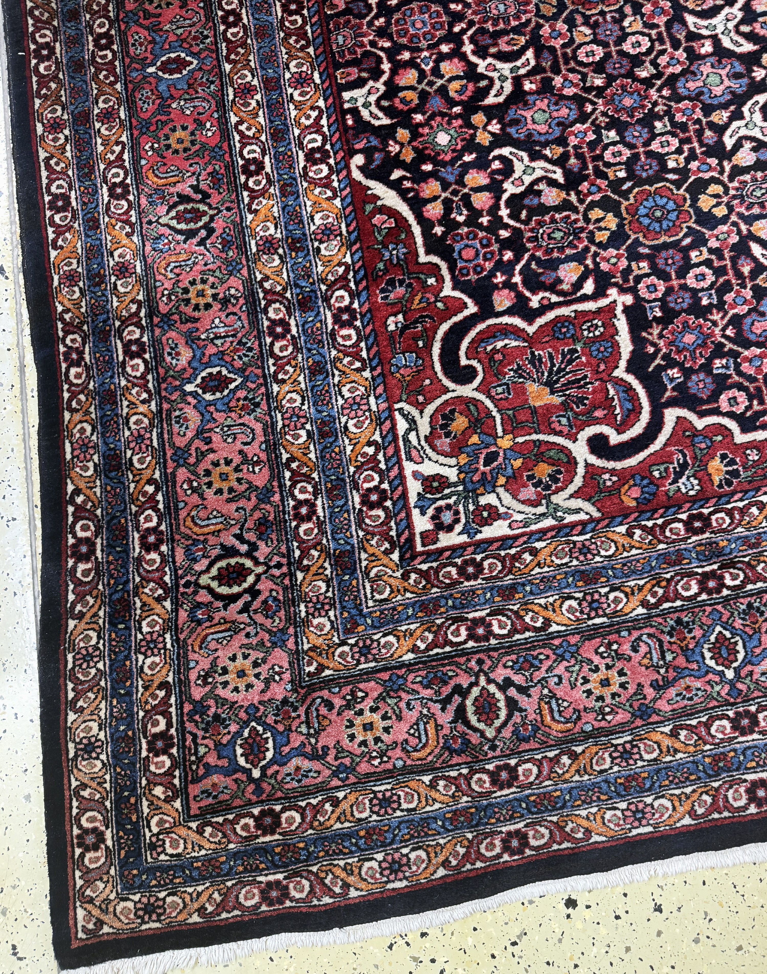 Detail b: Bidjar Kork alt, Persien, Mitte 20.Jhd, Wolle auf Baumwolle, ca. 382 x 266 cm, Reinigungsbedürftig, EHZ: 2(restauriert).
