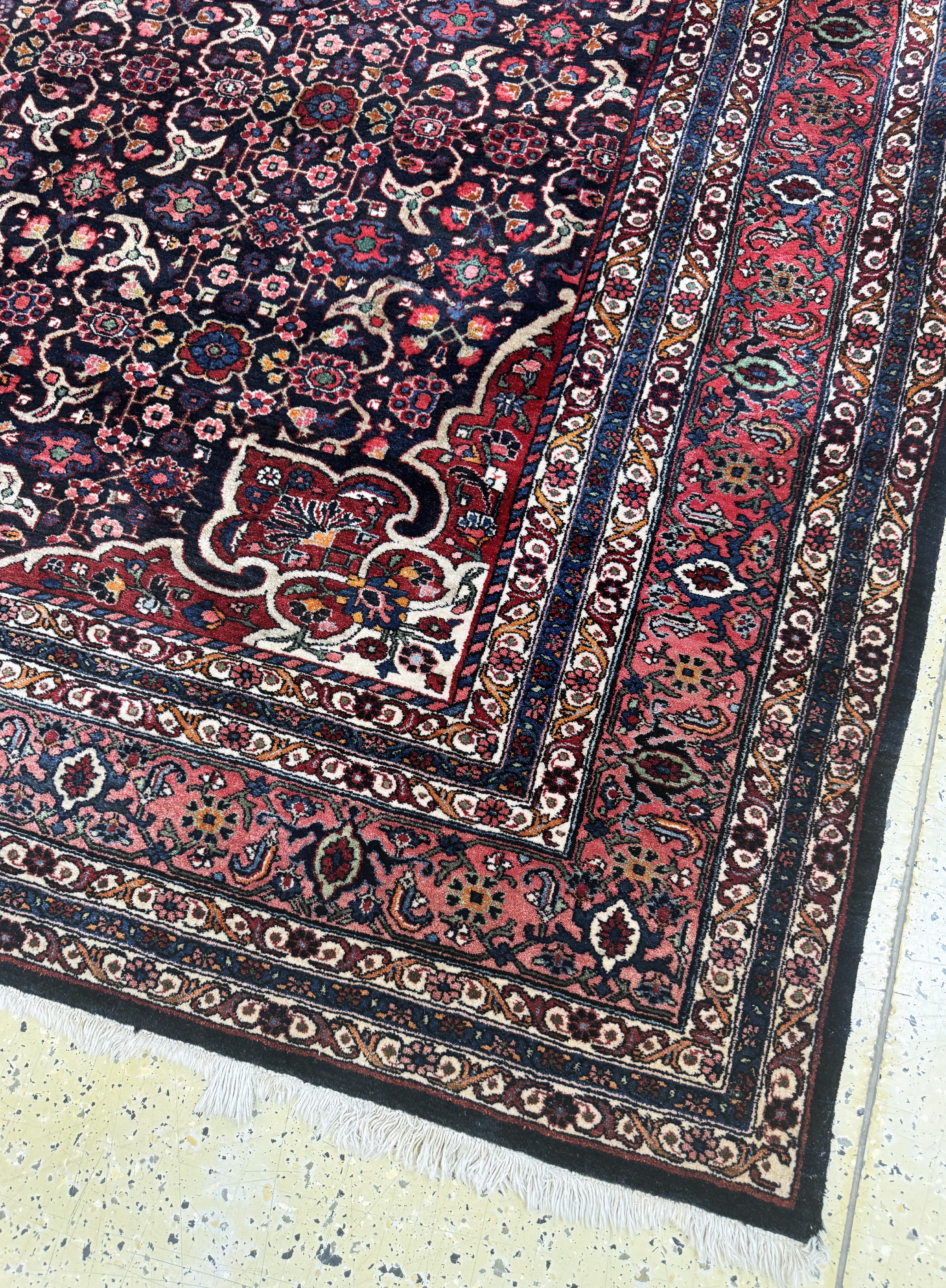 Detail e: Bidjar Kork alt, Persien, Mitte 20.Jhd, Wolle auf Baumwolle, ca. 382 x 266 cm, Reinigungsbedürftig, EHZ: 2(restauriert).