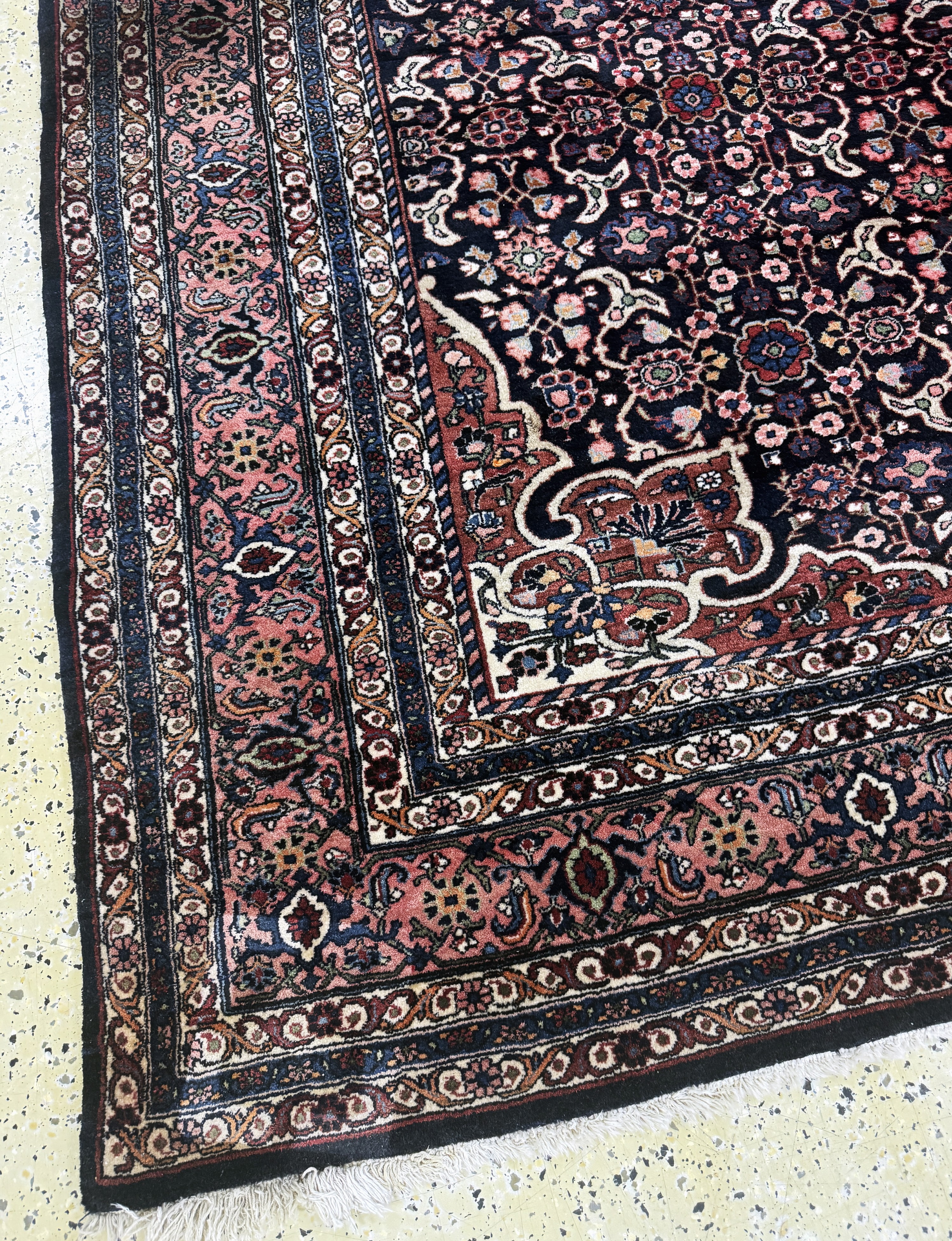 Detail g: Bidjar Kork alt, Persien, Mitte 20.Jhd, Wolle auf Baumwolle, ca. 382 x 266 cm, Reinigungsbedürftig, EHZ: 2(restauriert).