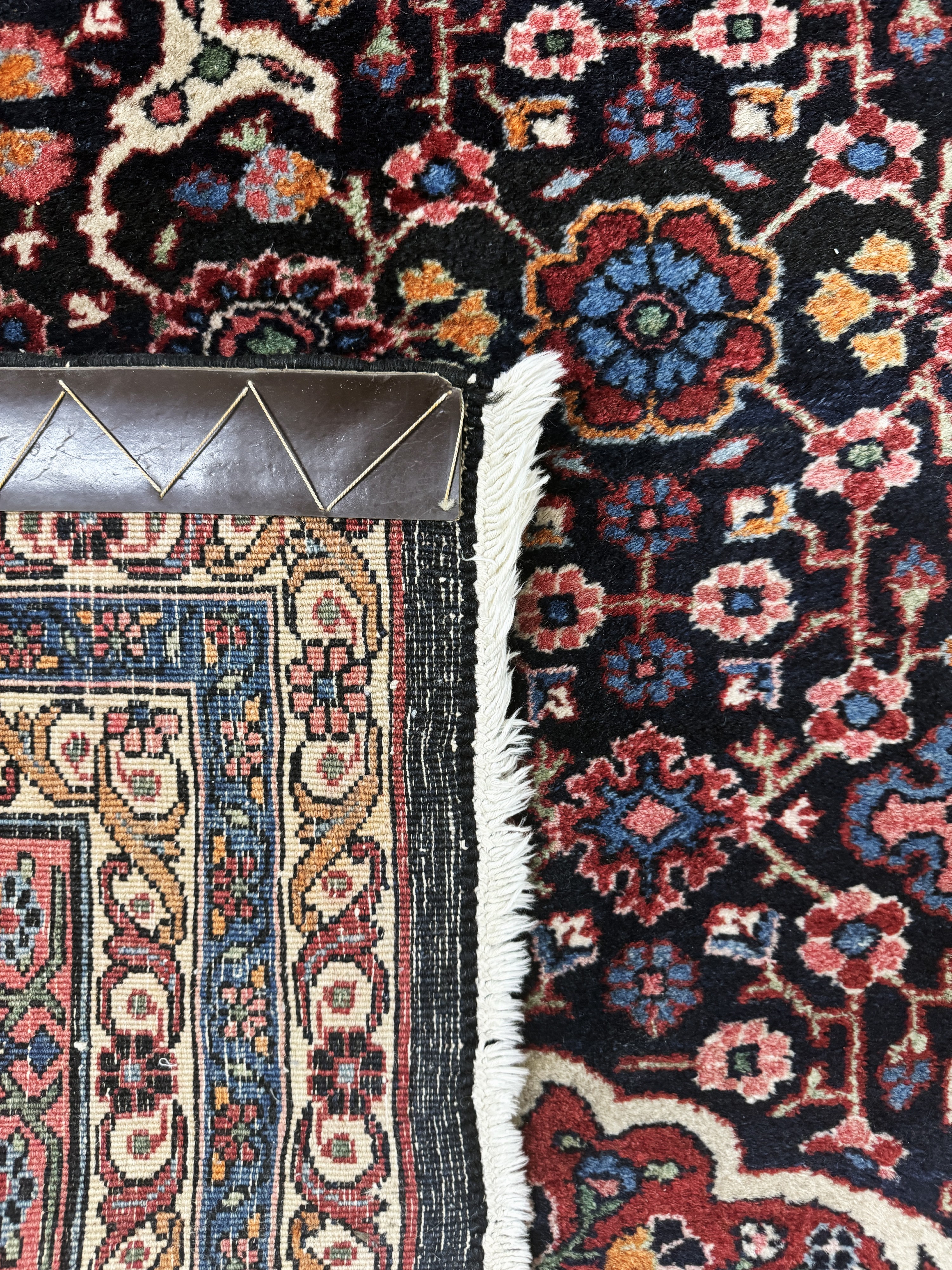 Detail h: Bidjar Kork alt, Persien, Mitte 20.Jhd, Wolle auf Baumwolle, ca. 382 x 266 cm, Reinigungsbedürftig, EHZ: 2(restauriert).