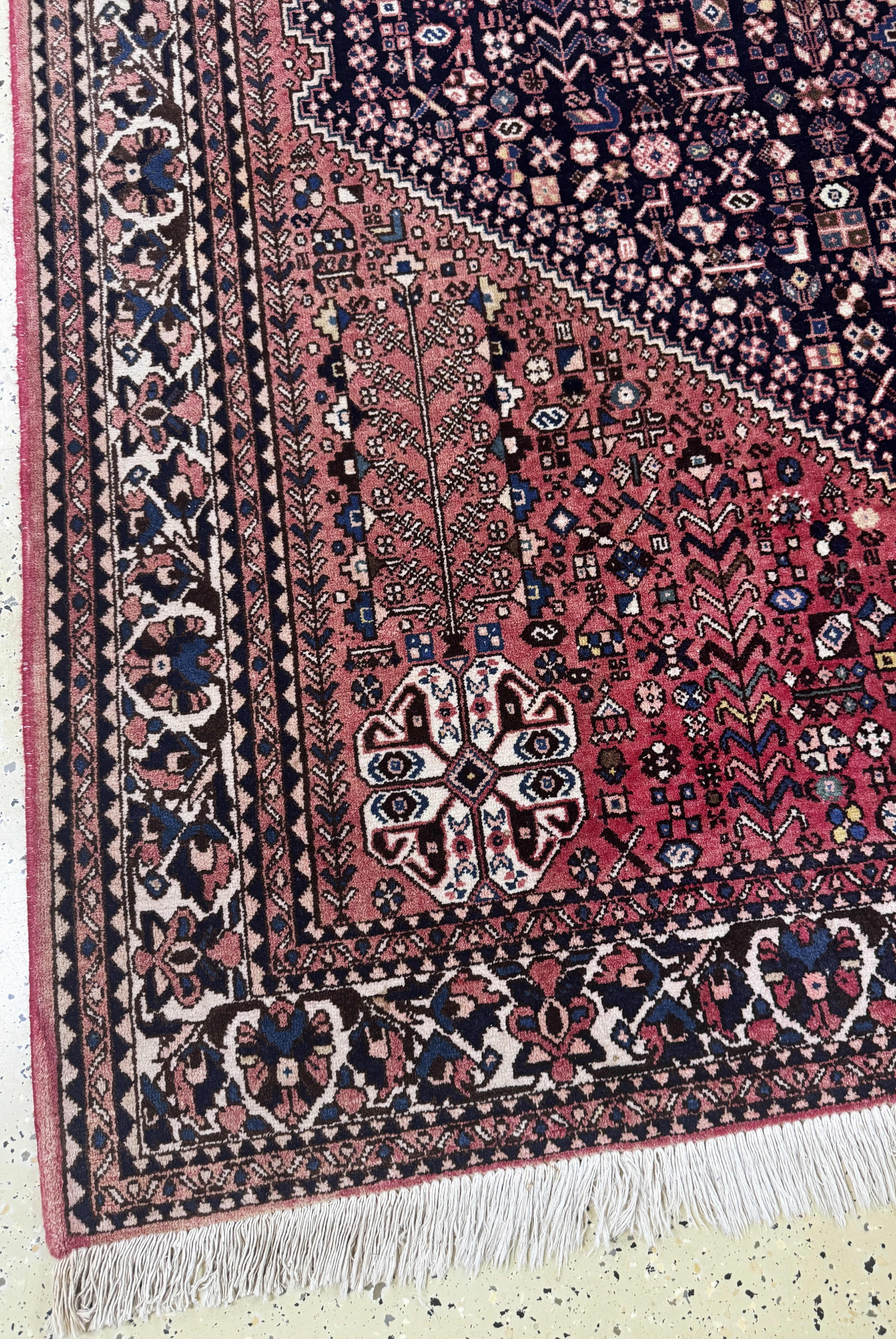 Detail b: Abadeh, Persien, Ende 20.Jhd, Wolle auf Baumwolle, ca. 305 x 200 cm, verblasst, EHZ: 2