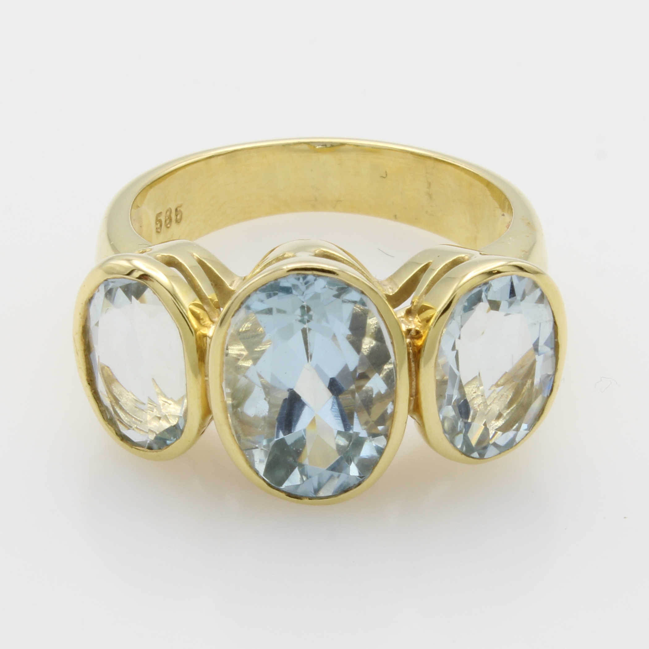 Image 27054516 - Ring mit Aquamarinen, GG 585/000, 3 ovale Aquam. zus. ca. 7 ct, RW ca. 57 Schätzpreis: ...