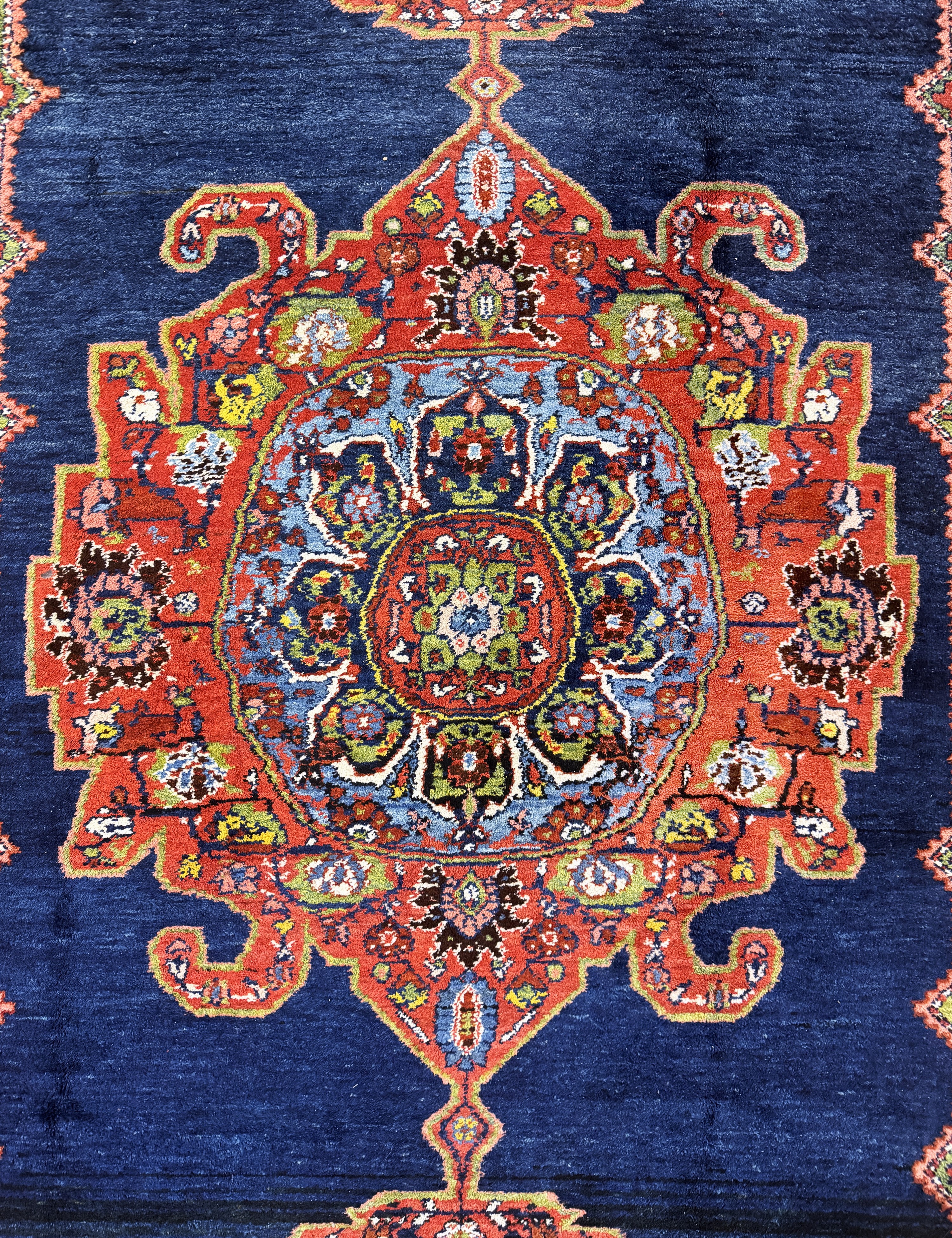 Detail c: Lilian alt, Persien, Anfang 20.Jhd, Wolle auf Baumwolle, ca. 316 x 190 cm, EHZ: 2