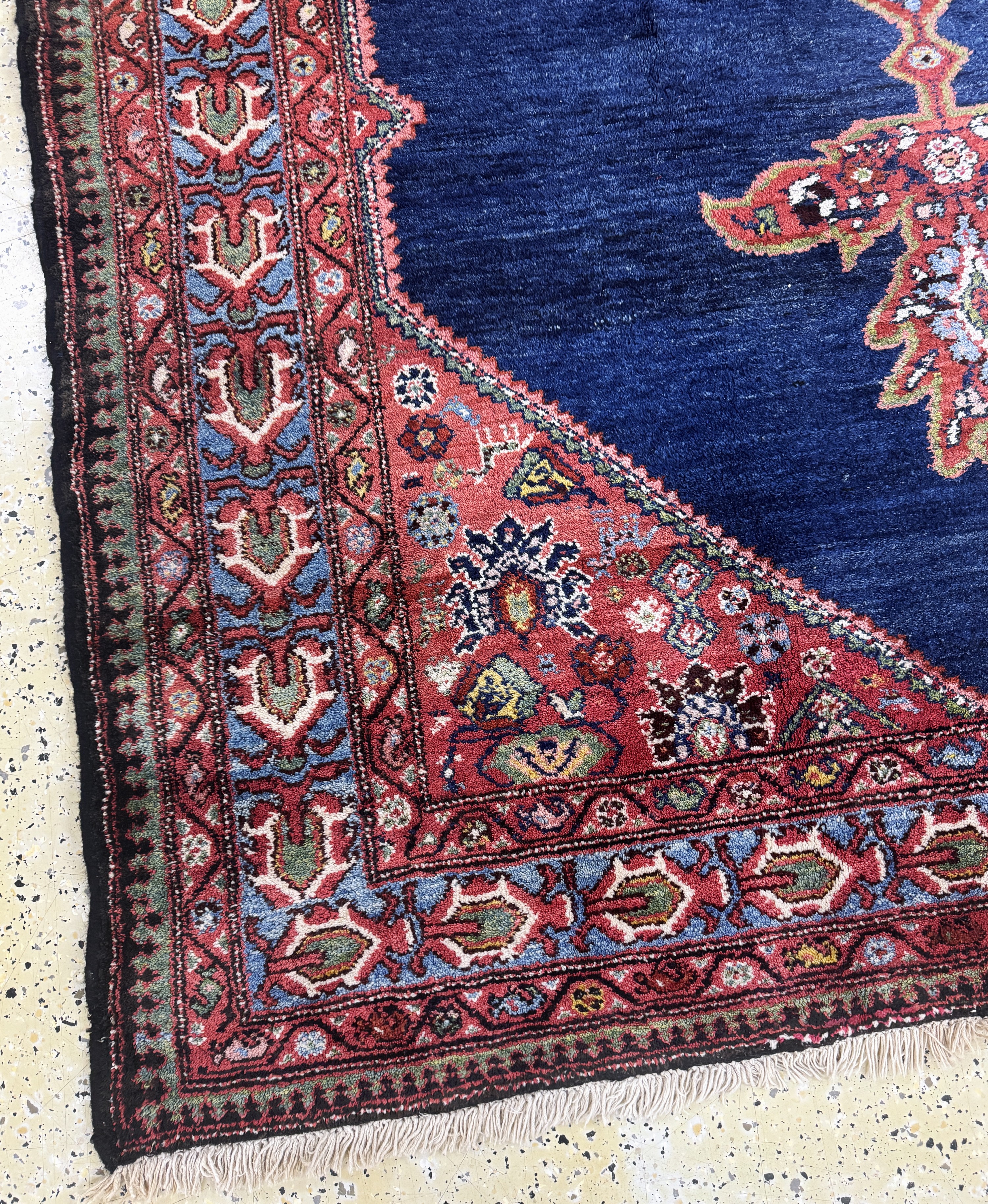 Detail e: Lilian alt, Persien, Anfang 20.Jhd, Wolle auf Baumwolle, ca. 316 x 190 cm, EHZ: 2