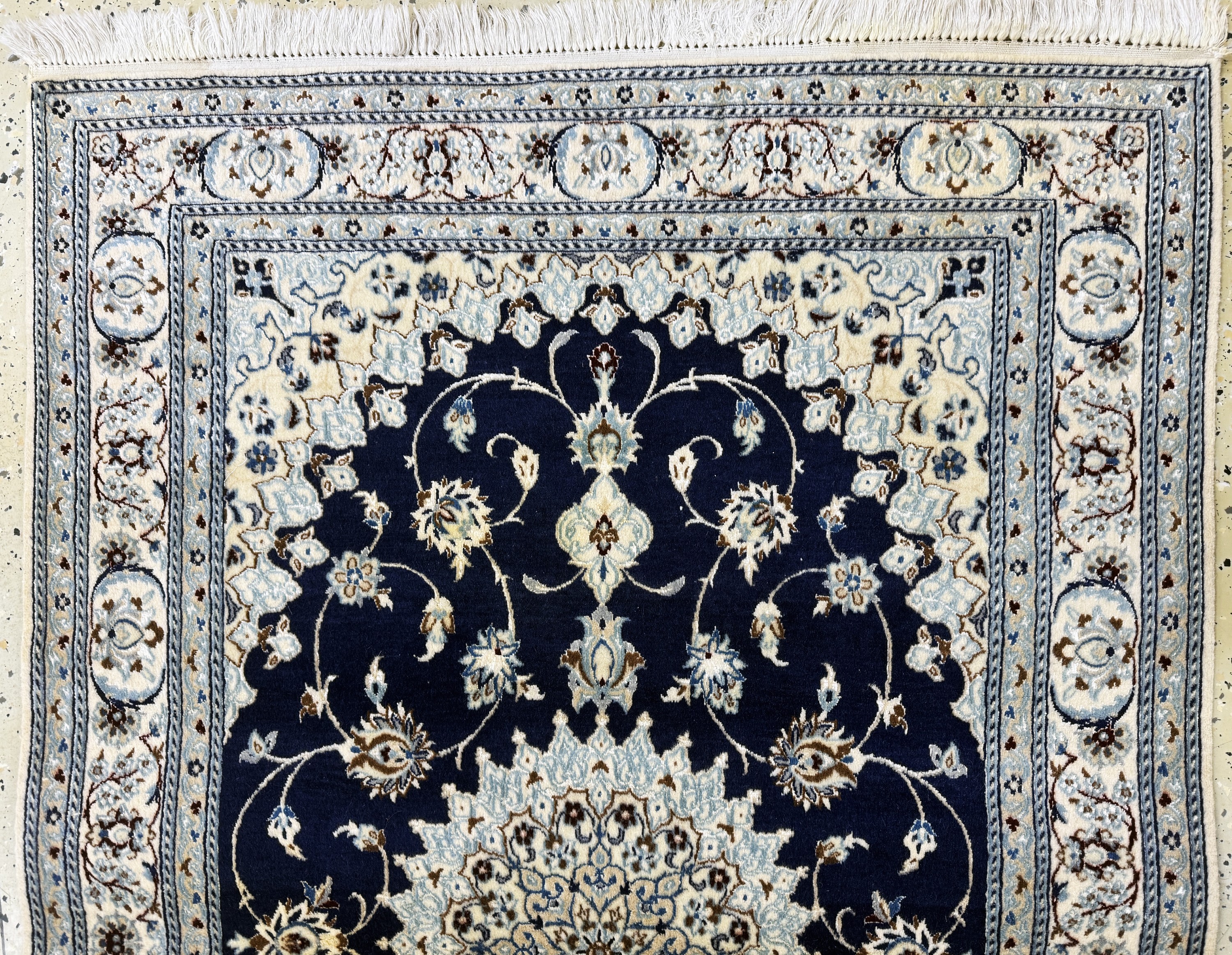 Detail e: 2 Lots Nain fein Persien, Ende 20.Jhd, Korkwolle mit Seide, ca. 148 x 96 cm, EHZ: 2(kleiner Fleck), ca. 650.000 Kn/qm.