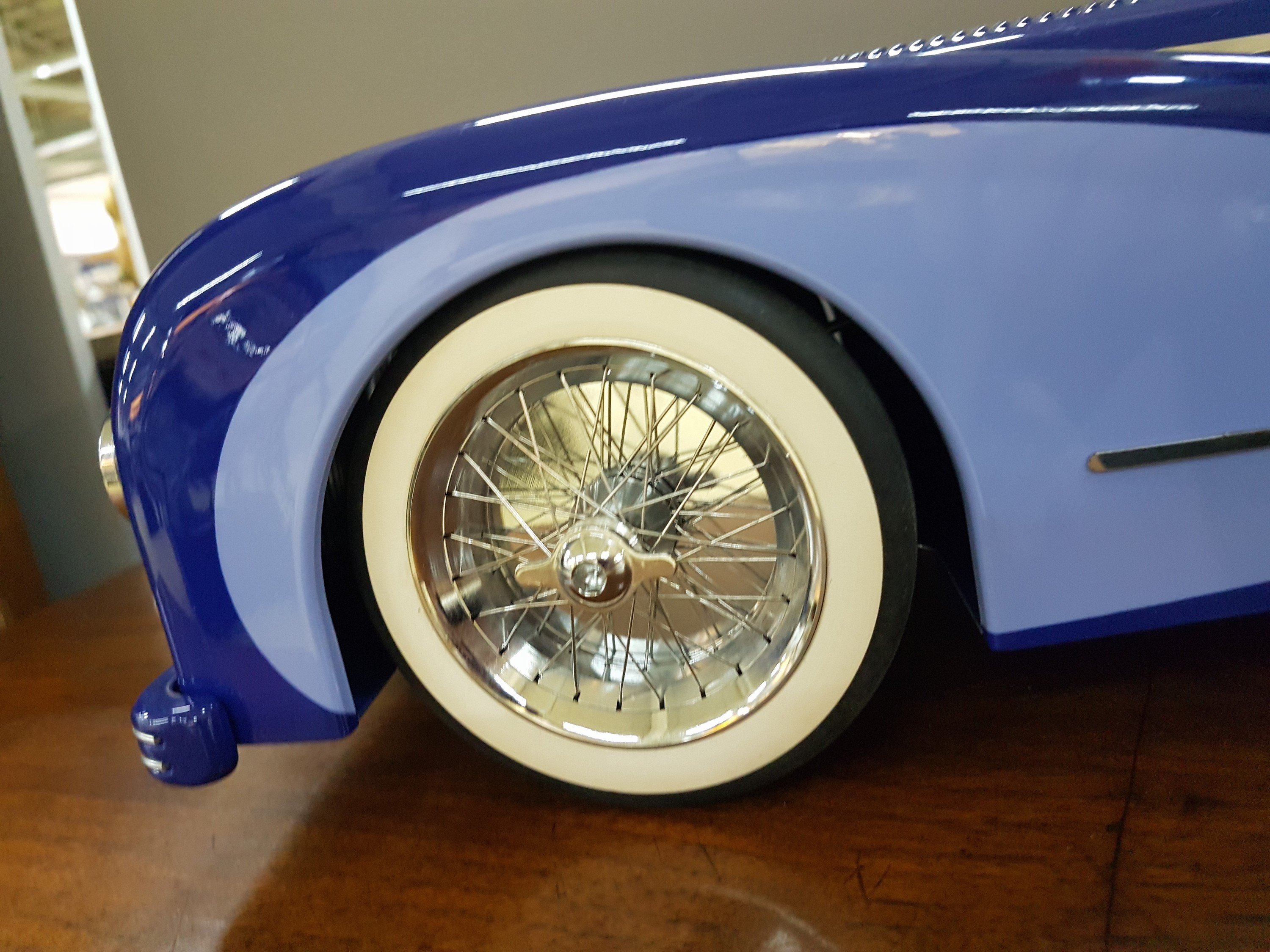 Detail f: The Blue Car, maßstabsgetreues Modell (1:7) des Talbot Lago T26, Magic Super Toys, Frankfurt, 2010er-Jahre, eines von 50 handgefertigten Exemplaren, ...