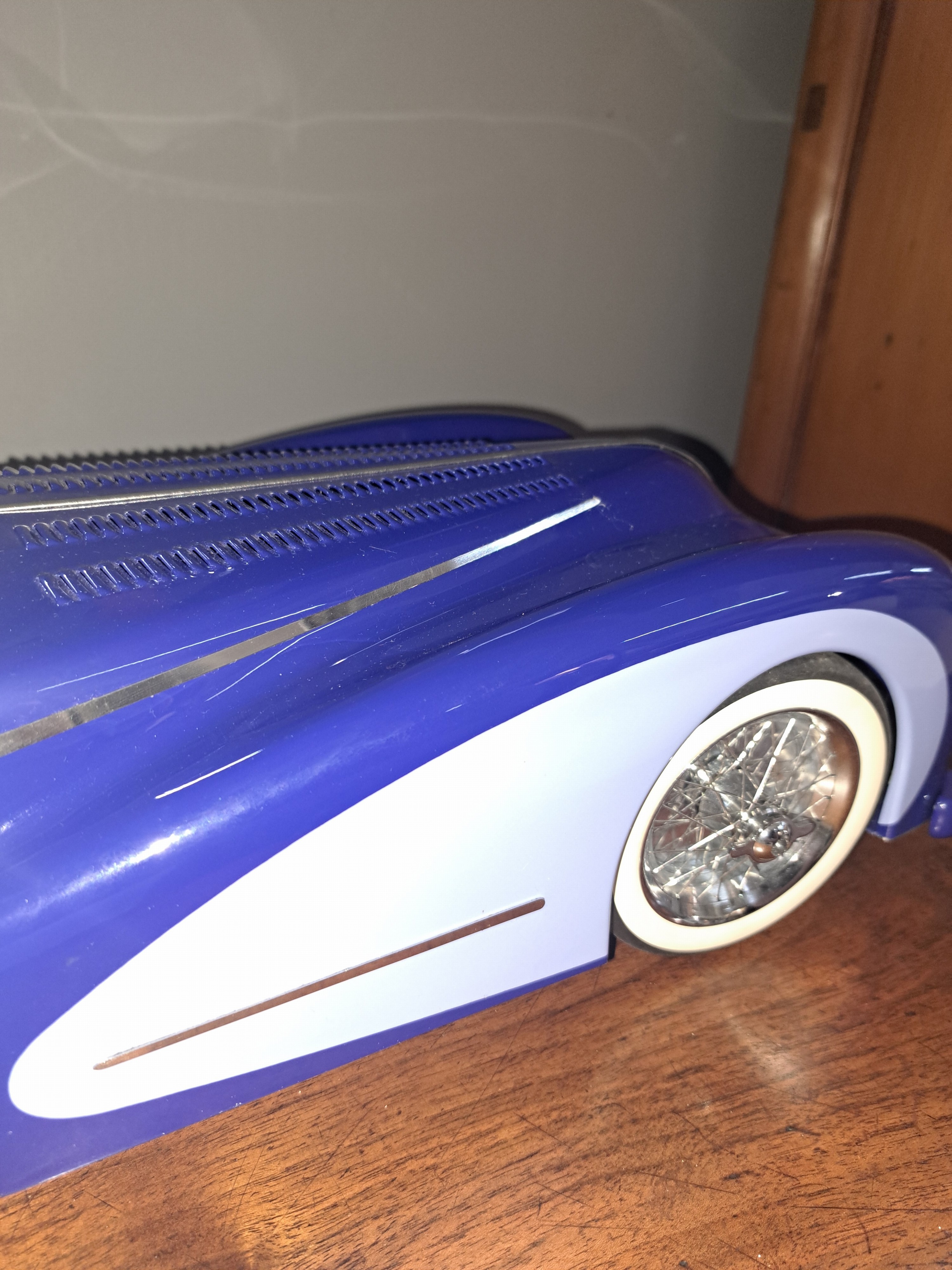 Detail o: The Blue Car, maßstabsgetreues Modell (1:7) des Talbot Lago T26, Magic Super Toys, Frankfurt, 2010er-Jahre, eines von 50 handgefertigten Exemplaren, ...