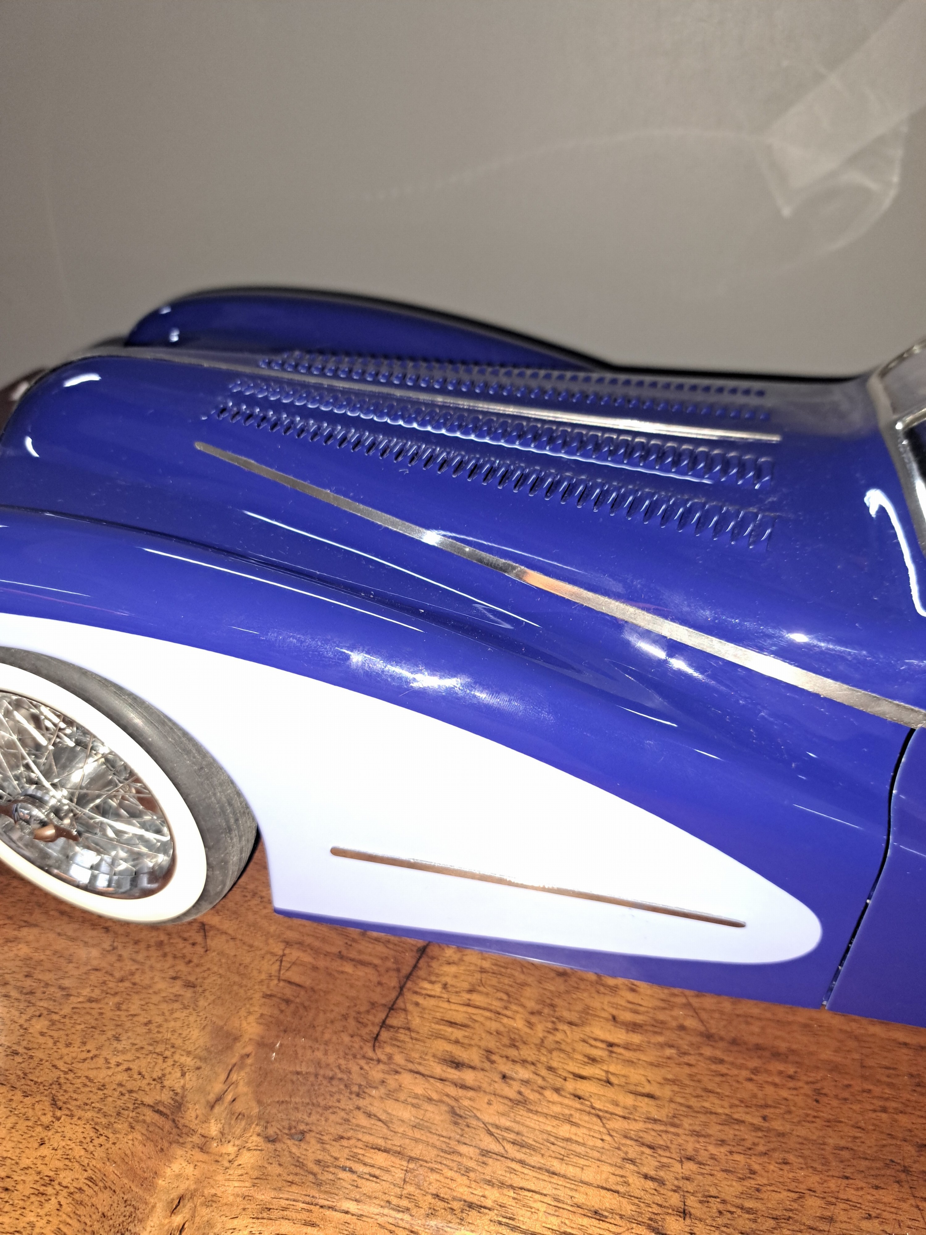 Detail q: The Blue Car, maßstabsgetreues Modell (1:7) des Talbot Lago T26, Magic Super Toys, Frankfurt, 2010er-Jahre, eines von 50 handgefertigten Exemplaren, ...