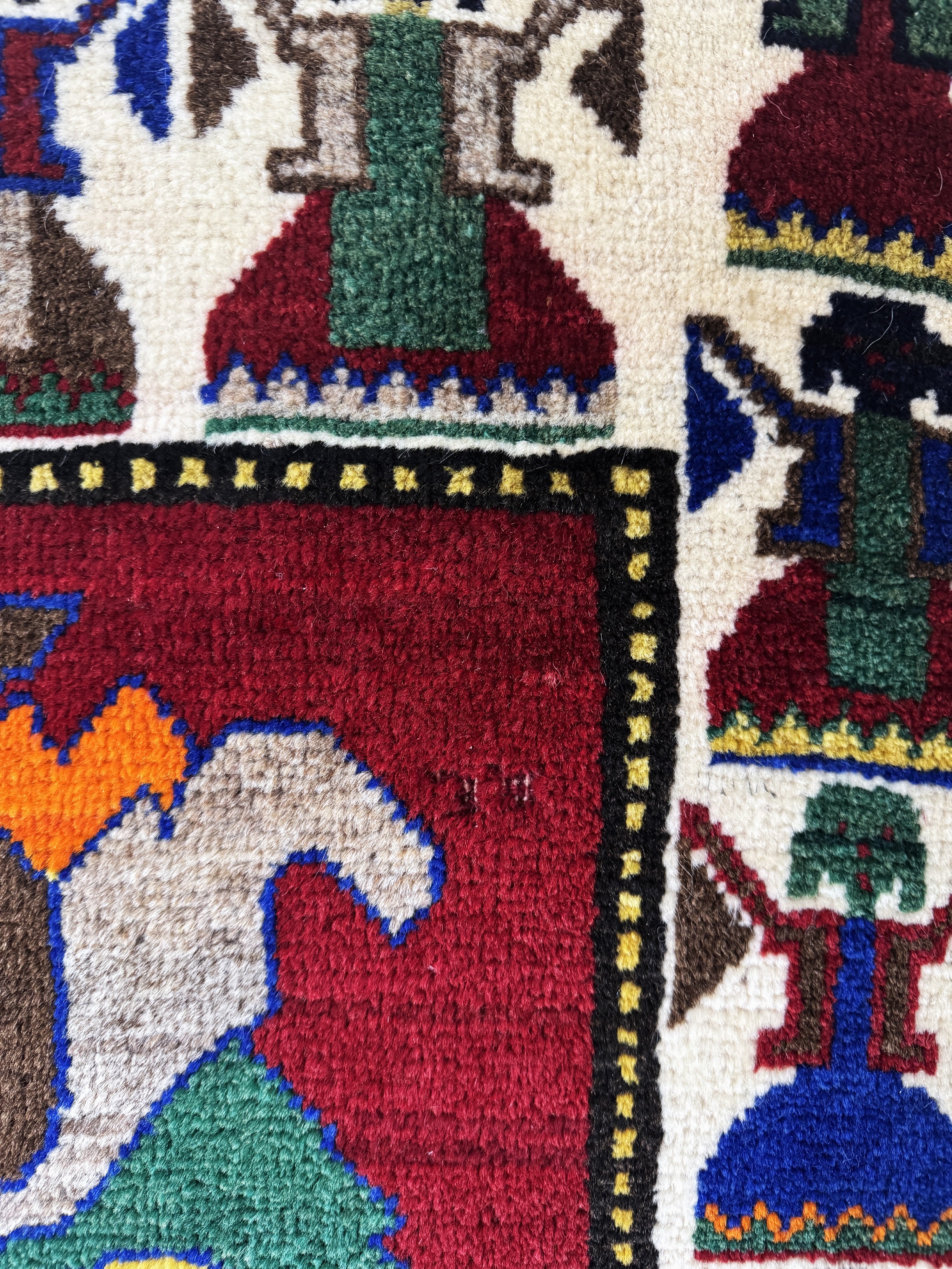 Detail d: Gabbeh alt, Persien, Mitte 20.Jhd, Wolle auf Wolle, ca. 155 x 100 cm, EHZ: 2