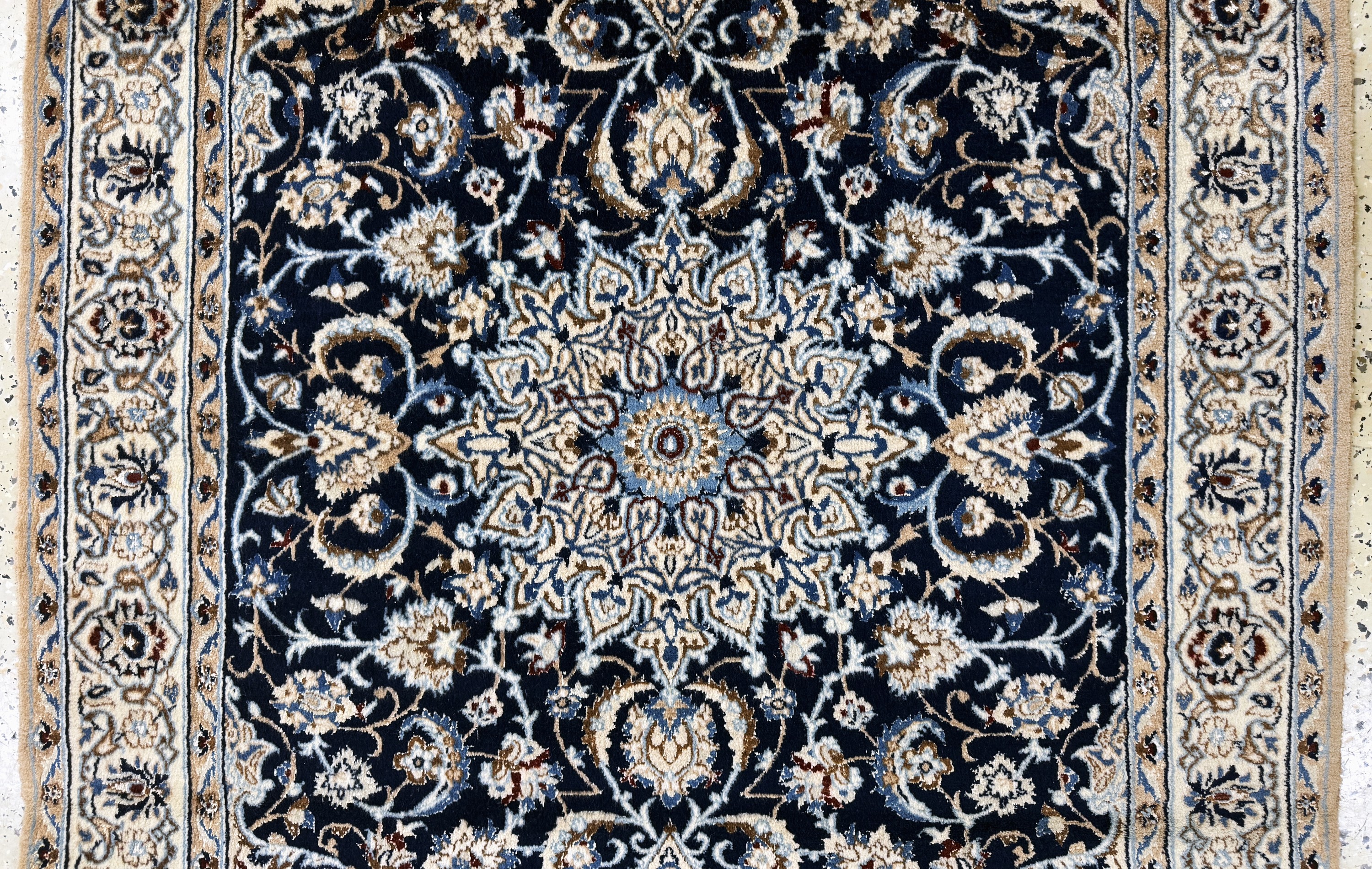 Detail b: Nain fein(9 La), Persien, Mitte 20.Jhd, Korkwolle mit Seide, ca. 192 x 120 cm, ca. 500.000 Kn/qm, gereinigt, EHZ: 2