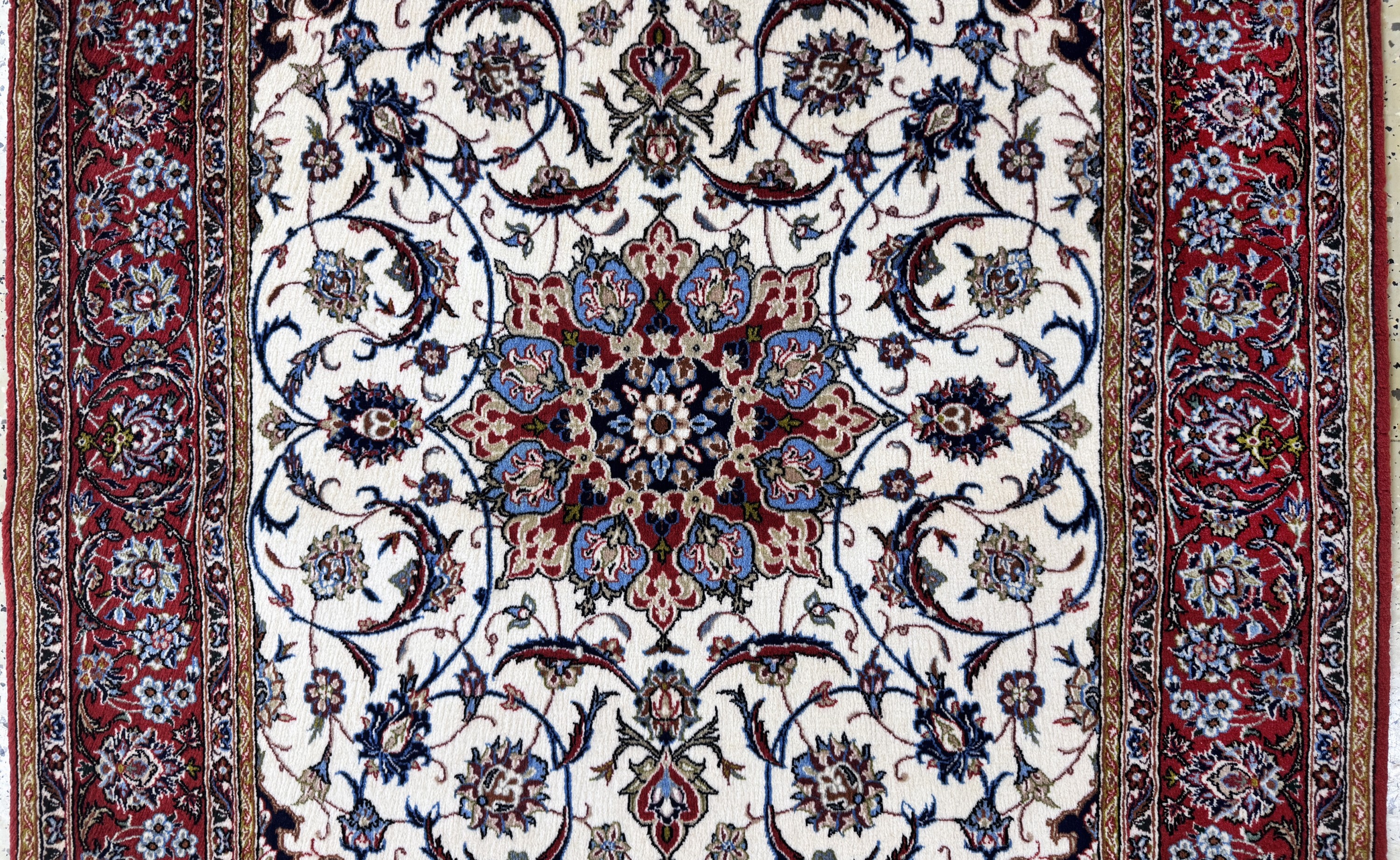 Detail b: Esfahan fein, Persien, Ende 20.Jhd, Korkwolle auf Seide, ca. 163 x 111 cm, ca. 1,0Mio. Kn/qm, gereinigt, EHZ: 2