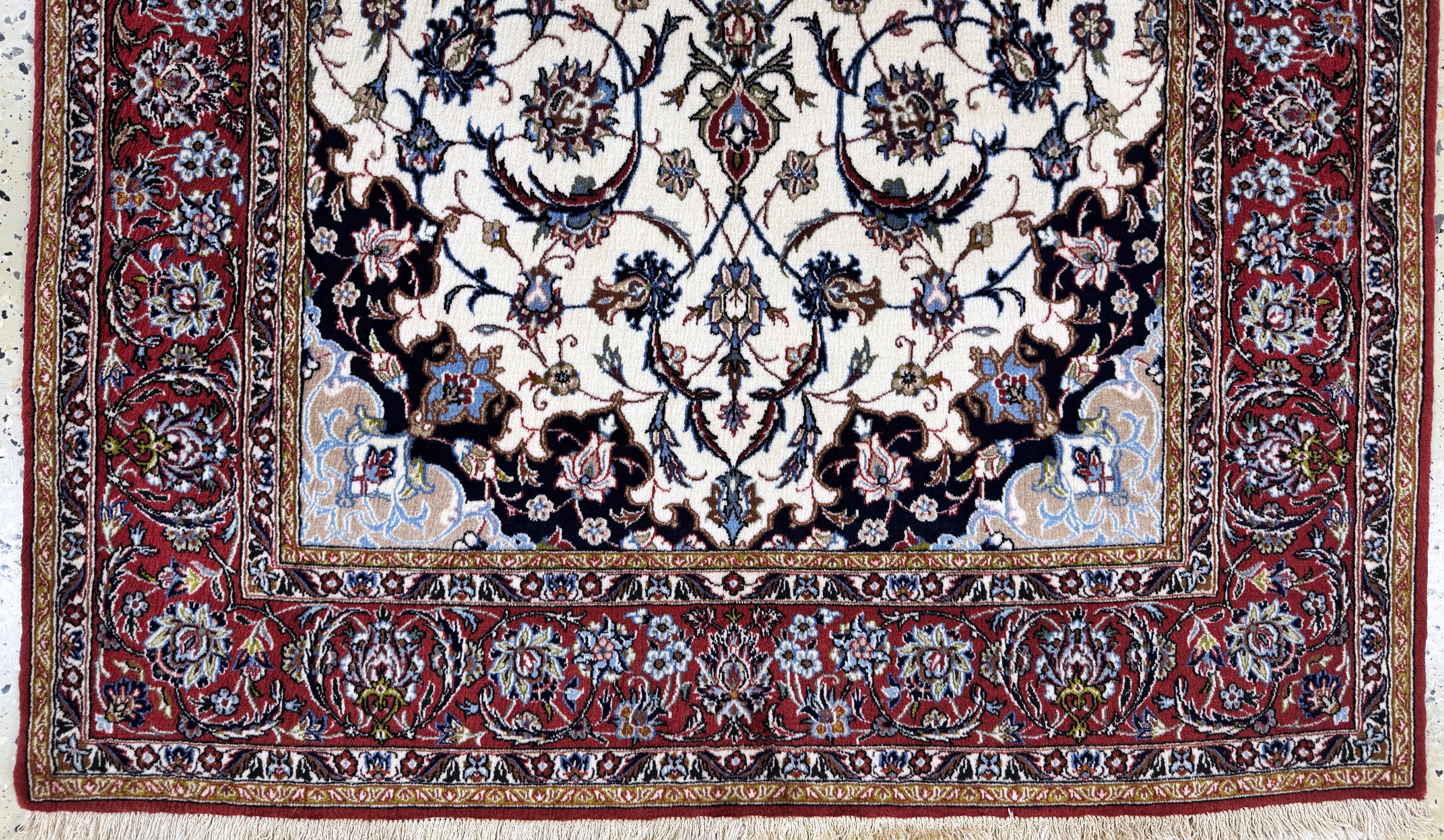 Detail c: Esfahan fein, Persien, Ende 20.Jhd, Korkwolle auf Seide, ca. 163 x 111 cm, ca. 1,0Mio. Kn/qm, gereinigt, EHZ: 2
