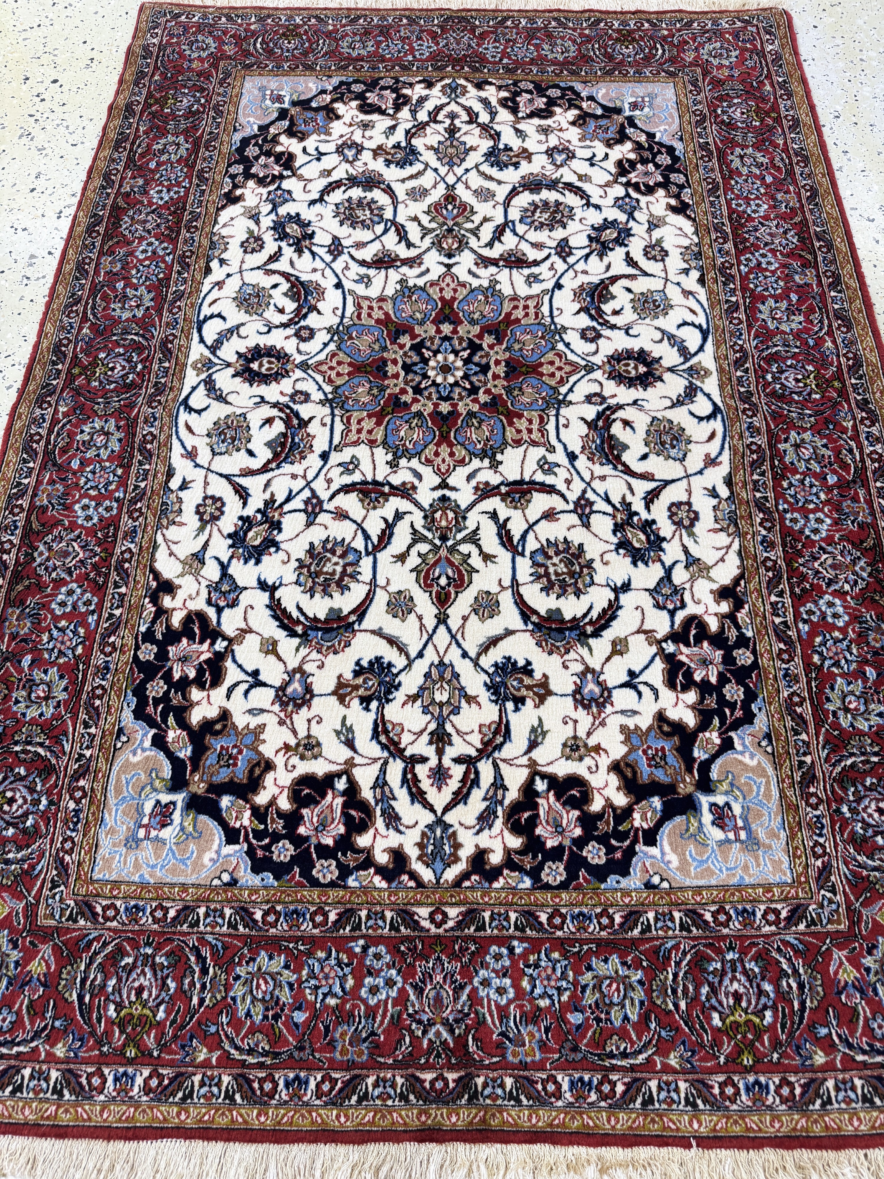 Detail d: Esfahan fein, Persien, Ende 20.Jhd, Korkwolle auf Seide, ca. 163 x 111 cm, ca. 1,0Mio. Kn/qm, gereinigt, EHZ: 2