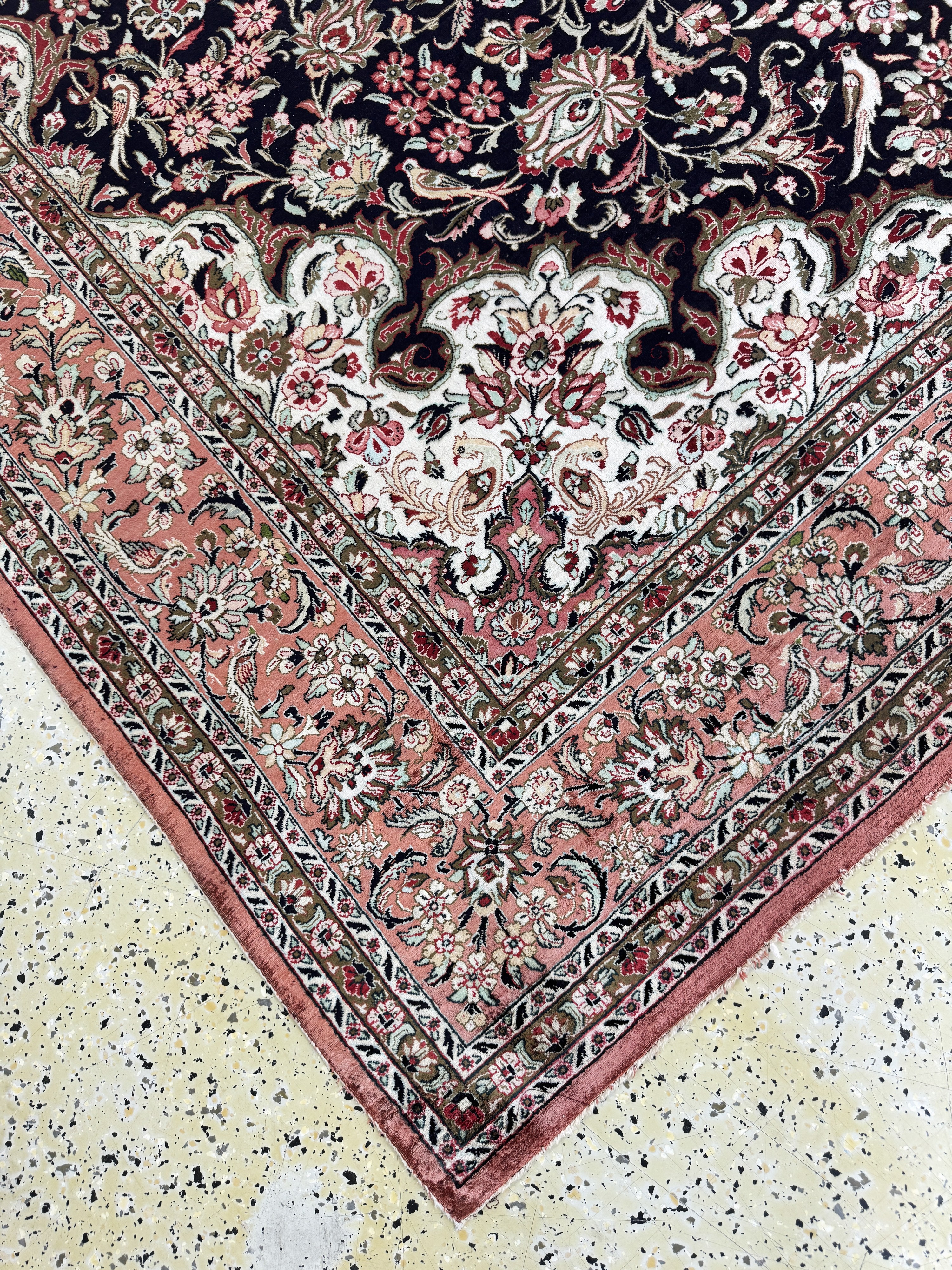 Detail e: Ghom Seide, Persien, Mitte 20.Jhd, reine Naturseide, ca. 300 x 200 cm, EHZ: 3