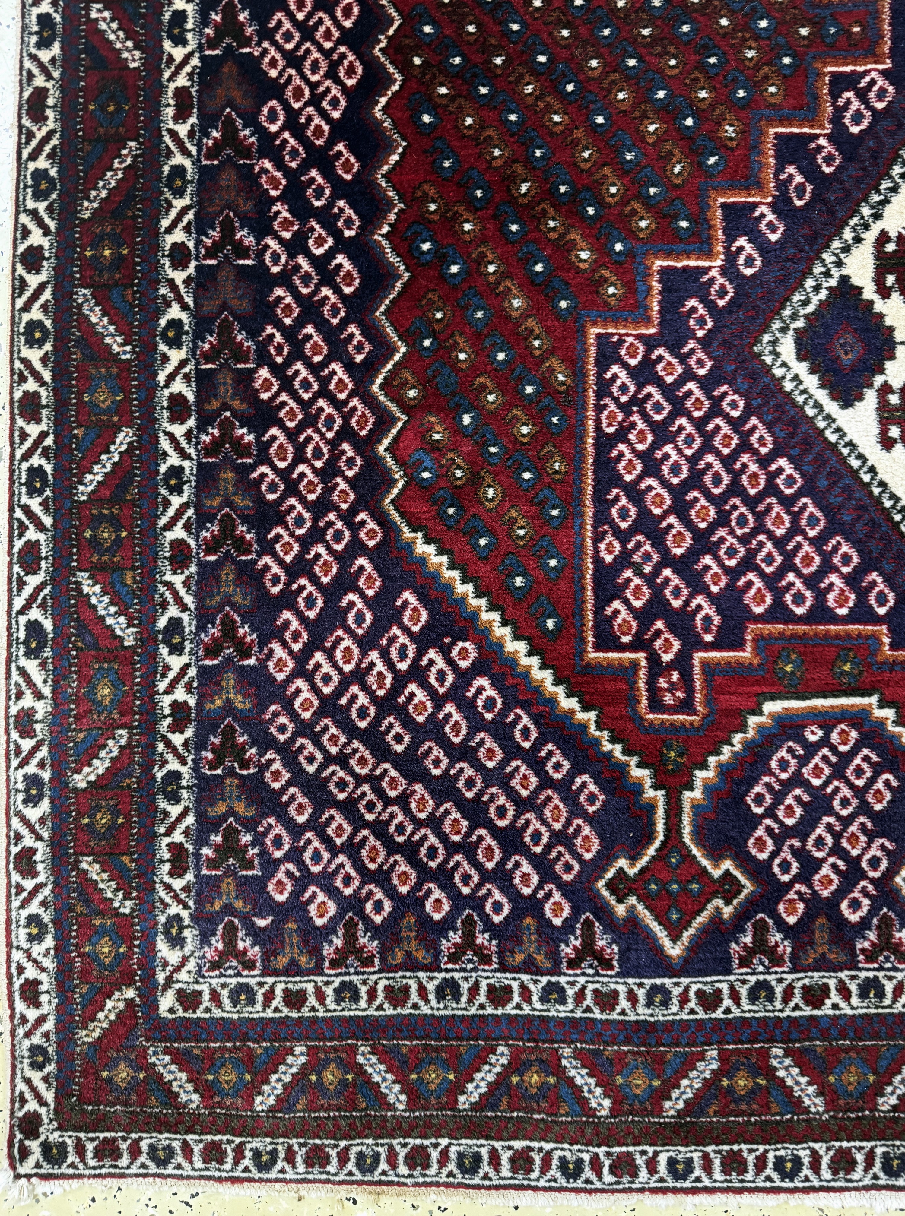 Detail b: Sirjan, Persien, Mitte 20.Jhd, Wolle auf Baumwolle, ca. 237 x 160 cm, EHZ: 2