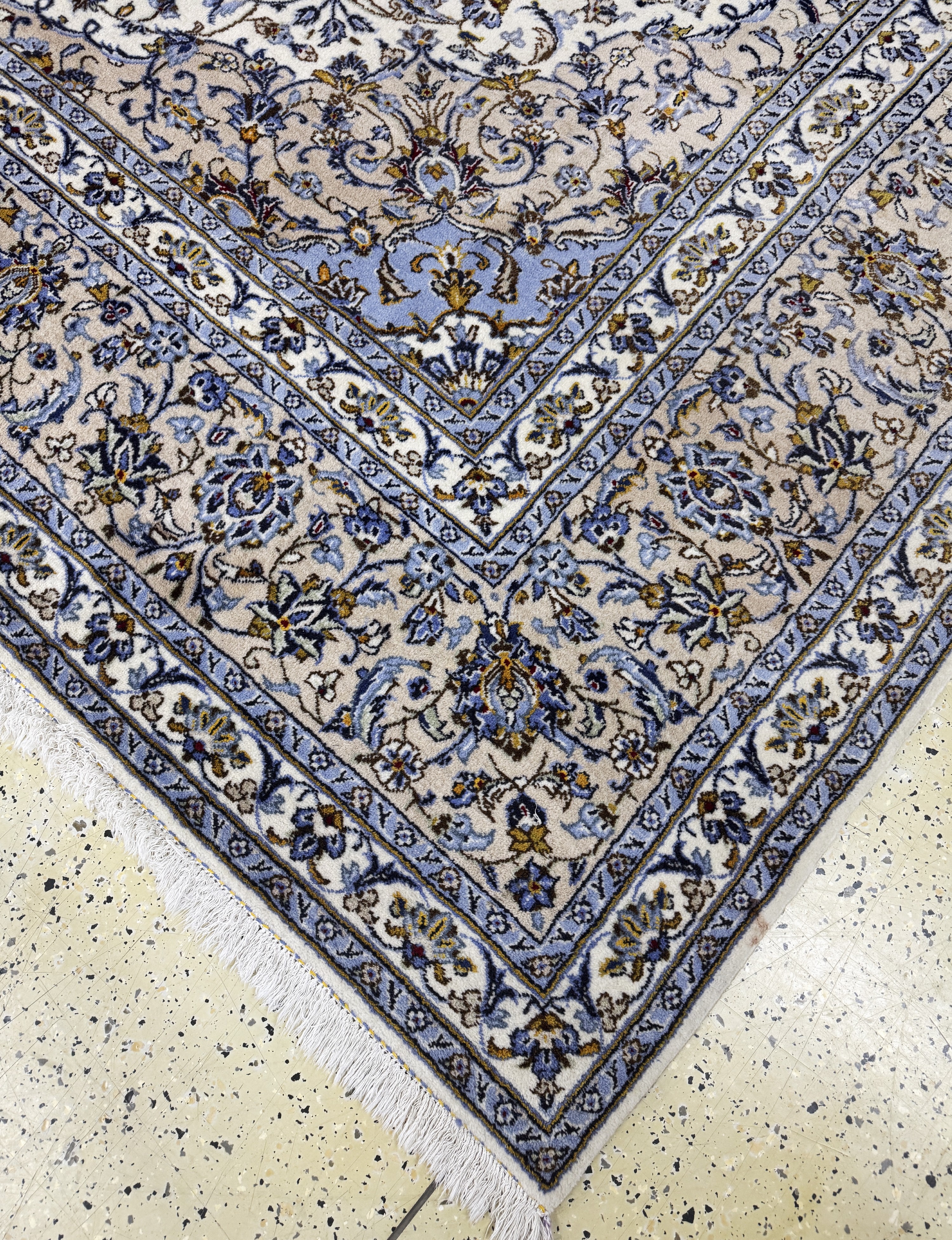 Detail f: Keschan, Persien, Ende 20.Jhd, Wolle auf Baumwolle, ca. 400 x 300 cm, Mottenfraß am Rand, EHZ: 2