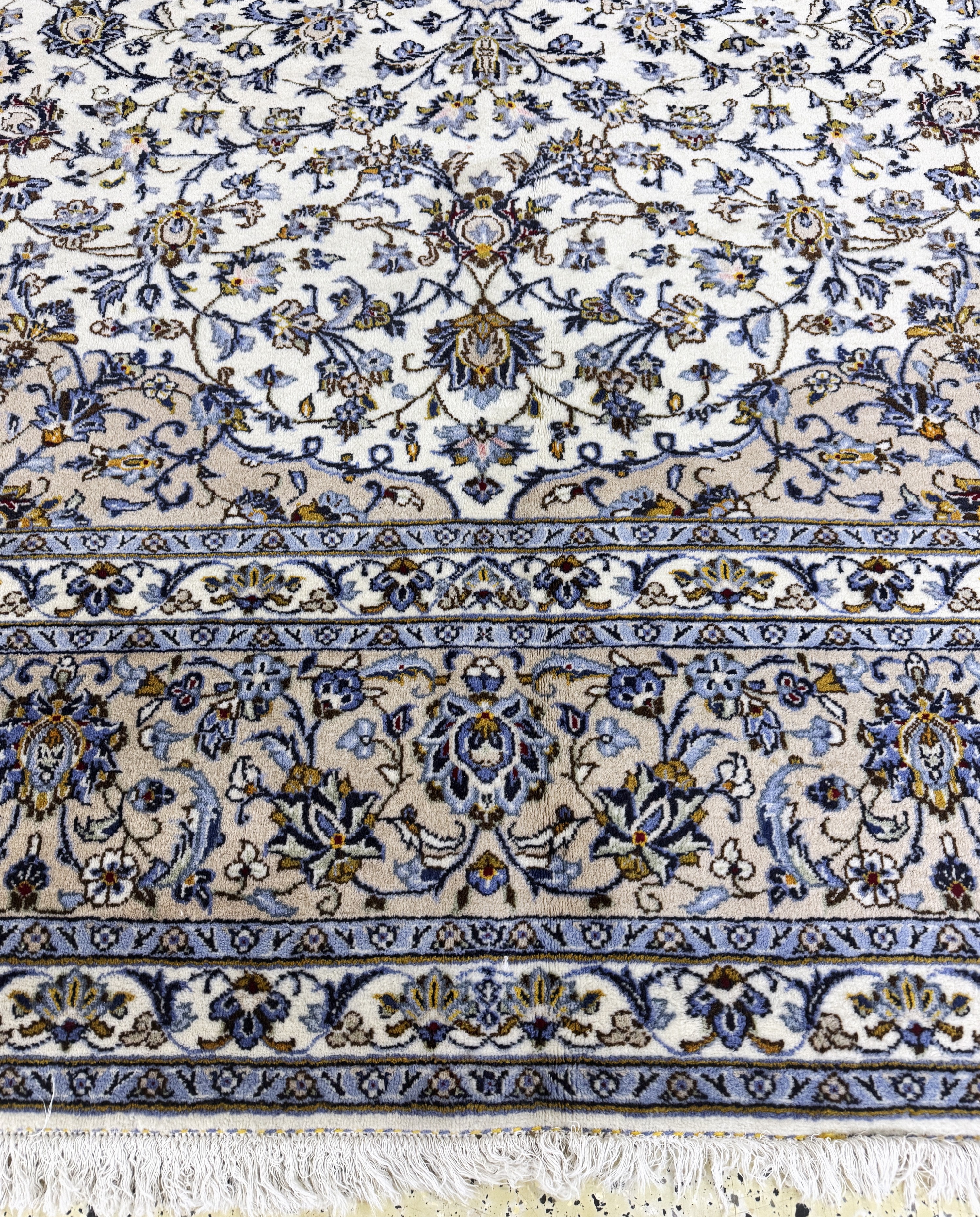 Detail g: Keschan, Persien, Ende 20.Jhd, Wolle auf Baumwolle, ca. 400 x 300 cm, Mottenfraß am Rand, EHZ: 2