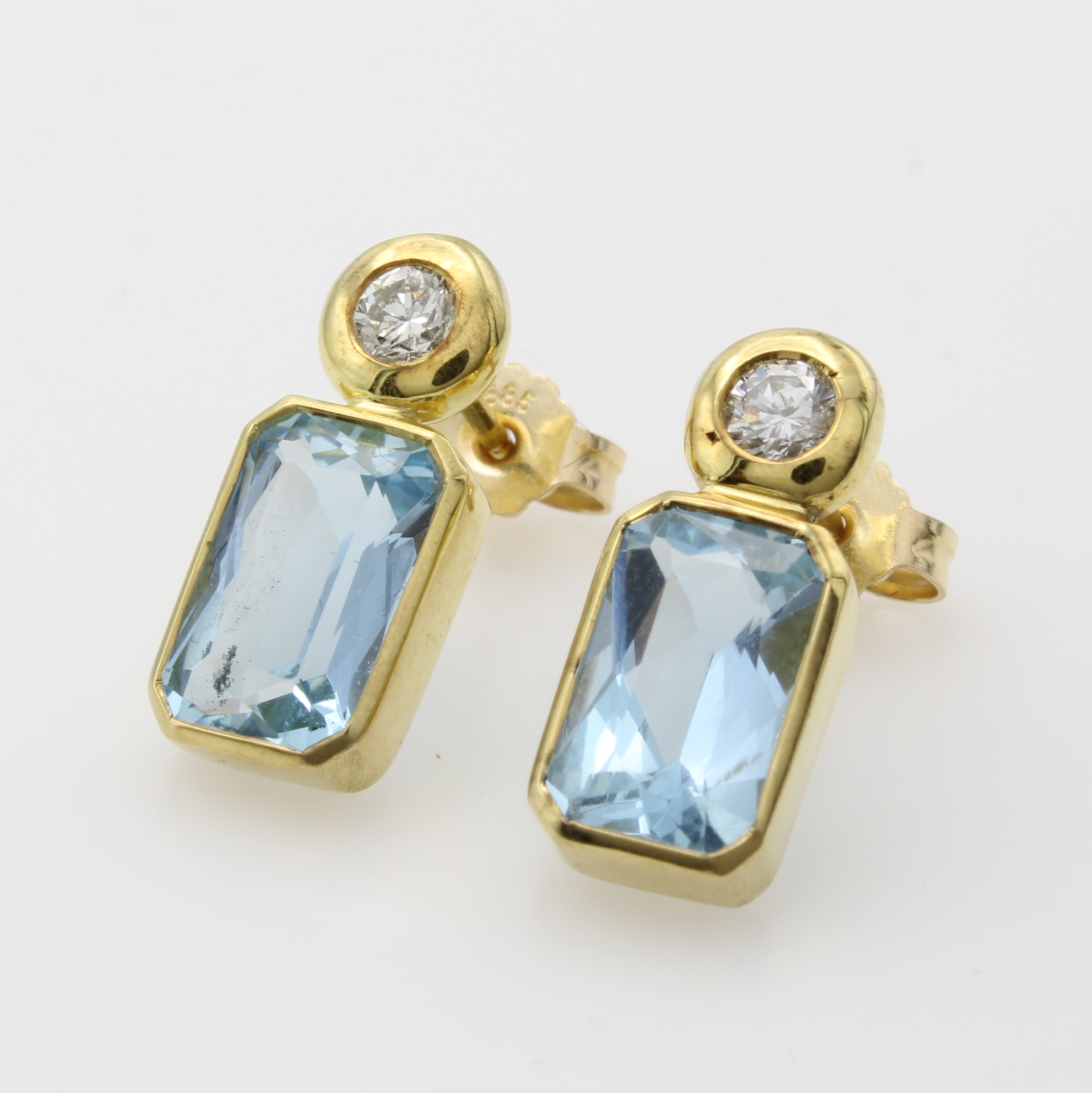 Image 27054541 - Paar Ohrstecker mit Aquamarinen und Brillanten, GG 585/000, 2 achteckige Aquam. zus. ca. ...