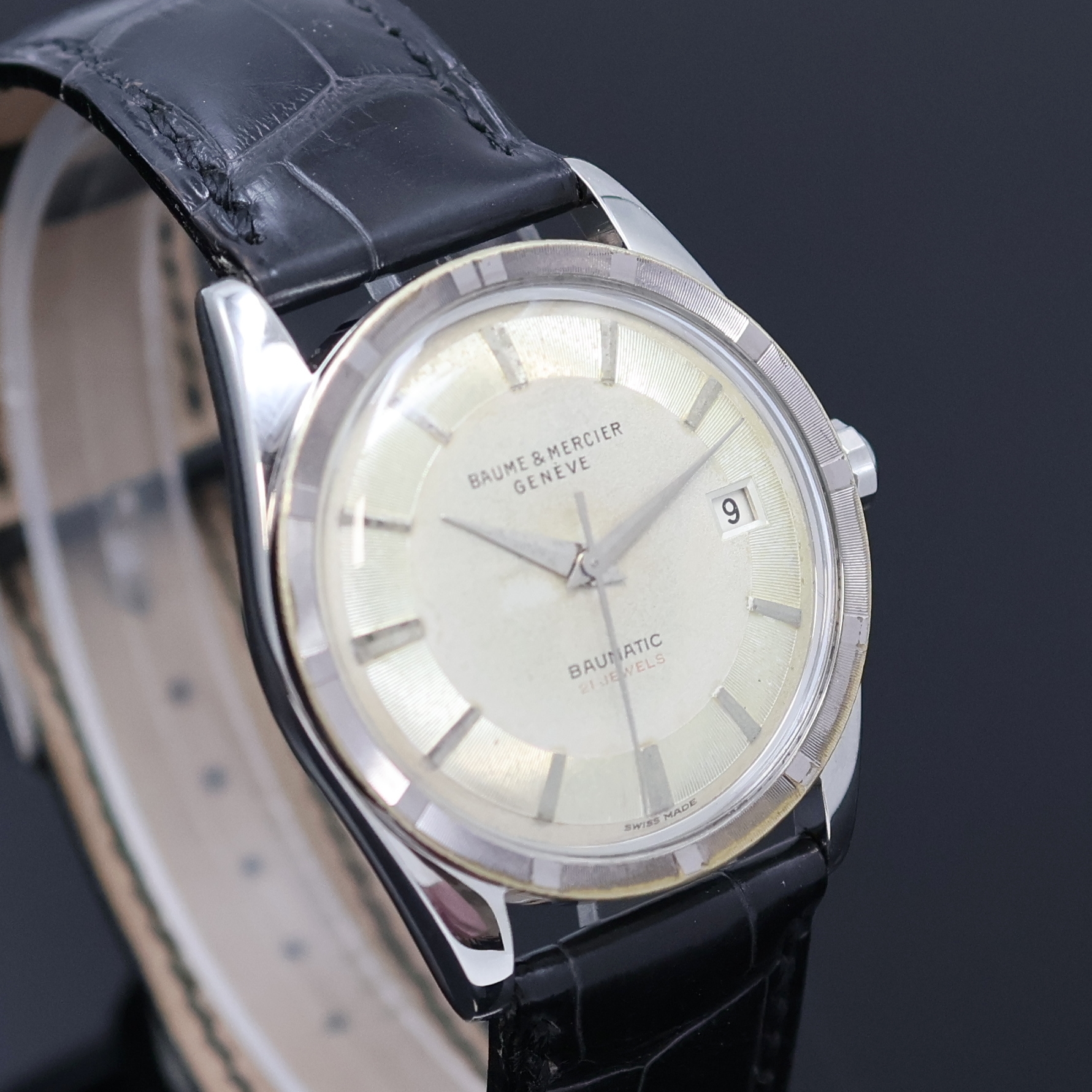 Detail a: BAUME & MERCIER Baumatic Armbanduhr in Stahl Referenz 1162, Schweiz 1950er Jahre, Automatik, Boden verschr., silb. Zifferbl. pat./fleck., silb. ...