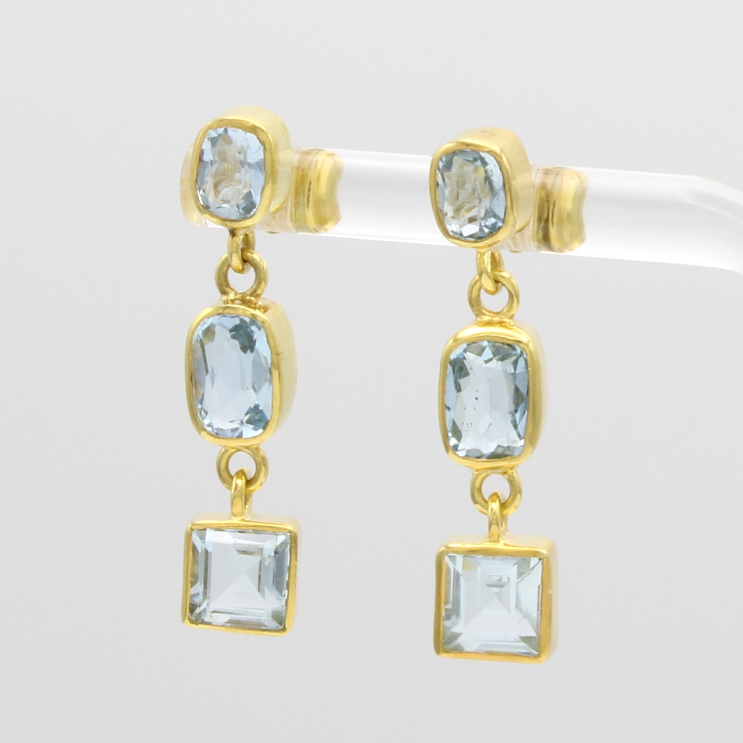 Image 27054544 - Paar Ohrstecker mit Aquamarinen, GG 585/000, 6 Aquam. in versch. Formen zus. ca. 5.2 ct, ...