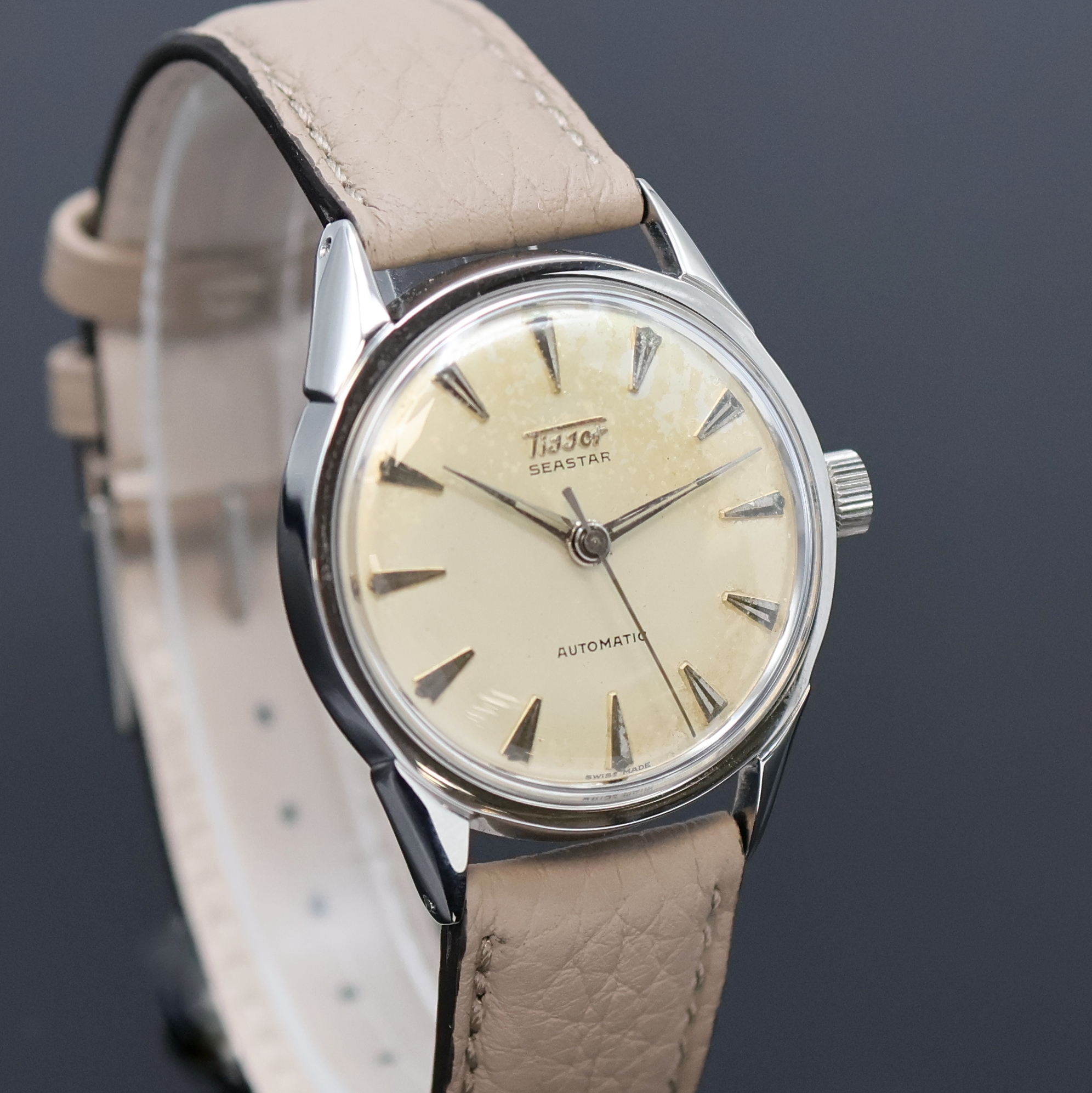 Detail b: TISSOT Seastar Armbanduhr in Stahl, Schweiz 1950er Jahre, Automatik, Boden verschr., silb. Zifferbl. pat./fl., aufges. Std.-Ind., silb. Zeiger, Kal. ...