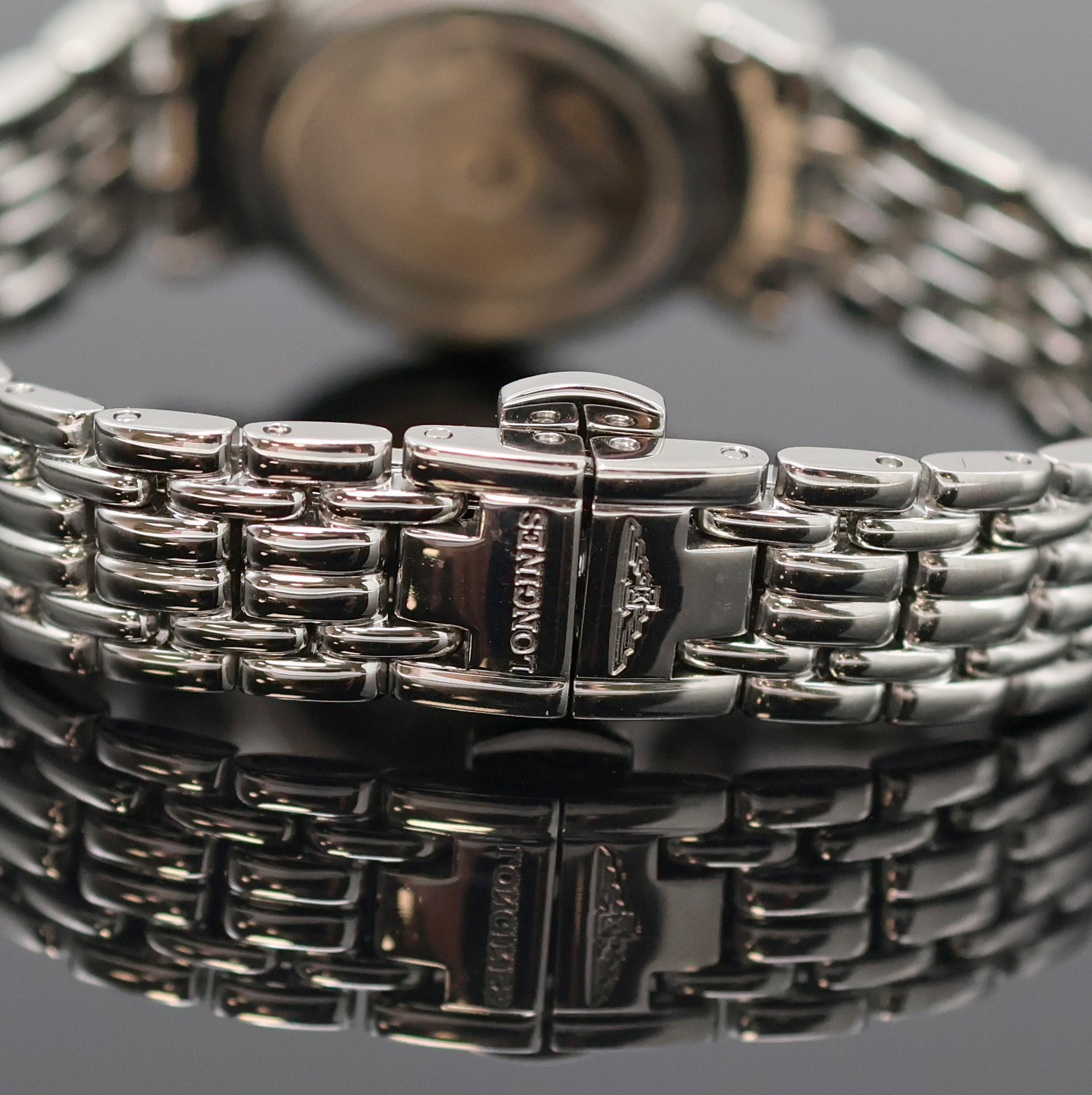 Detail d: LONGINES Presence Damenarmbanduhr in Stahl Referenz L4.321.4, Schweiz um 2010, Automatik, beids. vergl. Geh. inkl. orig. Gliederband m. dopp. ...