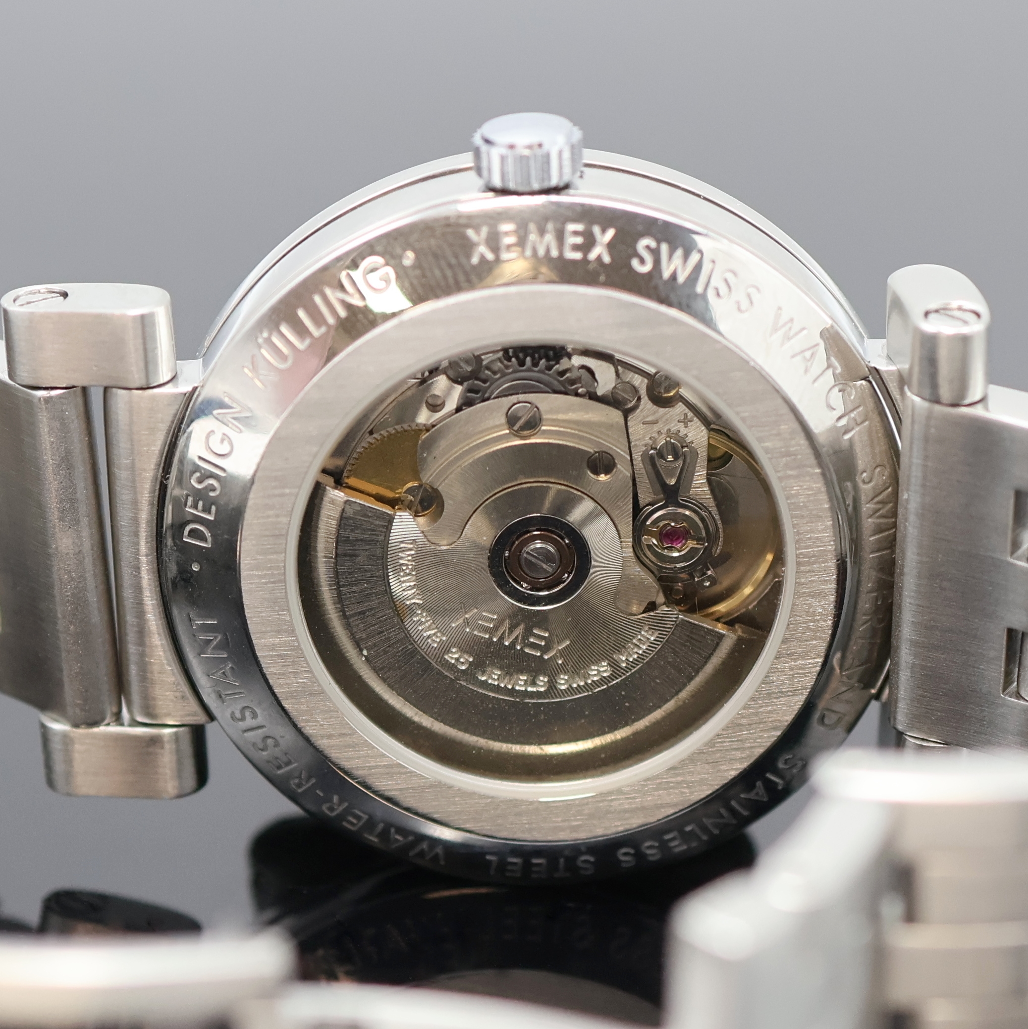 Detail f: XEMEX Herrenarmbanduhr in Stahl Design Külling, Schweiz um 2000, Automatik, beids. vergl. Geh. inkl. orig. Gliederband m. dopp. Faltschl., Boden ...